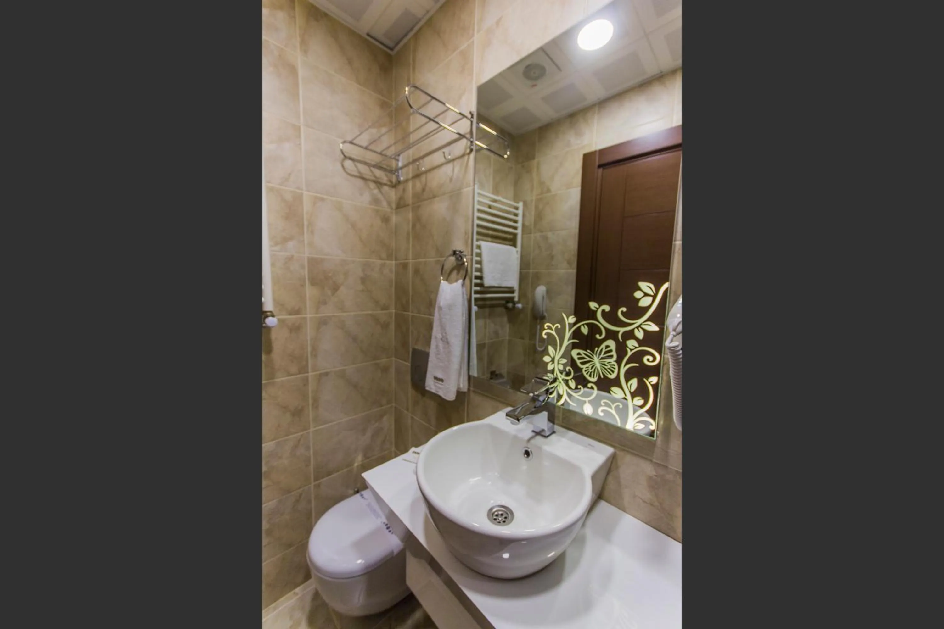 Shower in Taksim Cihangir Fidan Residence Hotel
