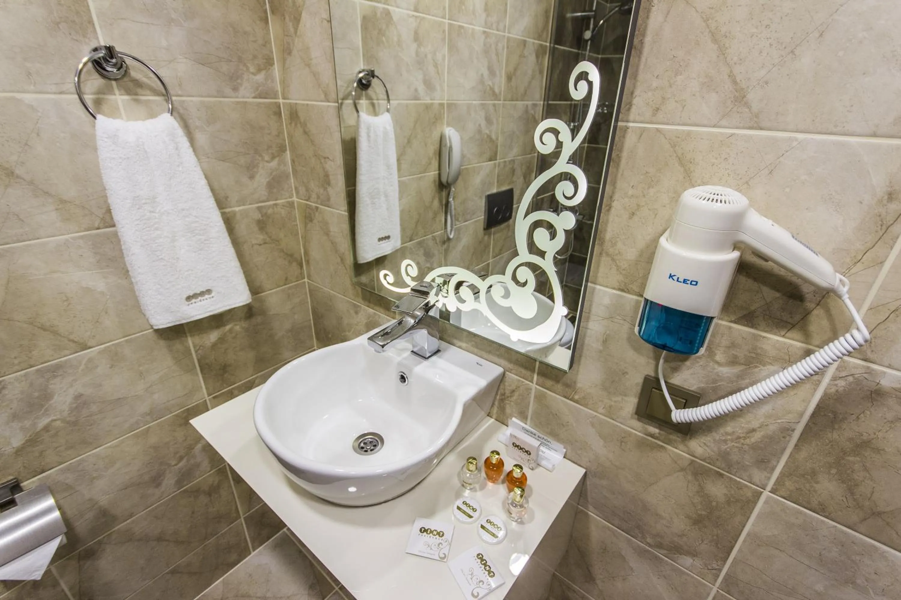 Shower in Taksim Cihangir Fidan Residence Hotel