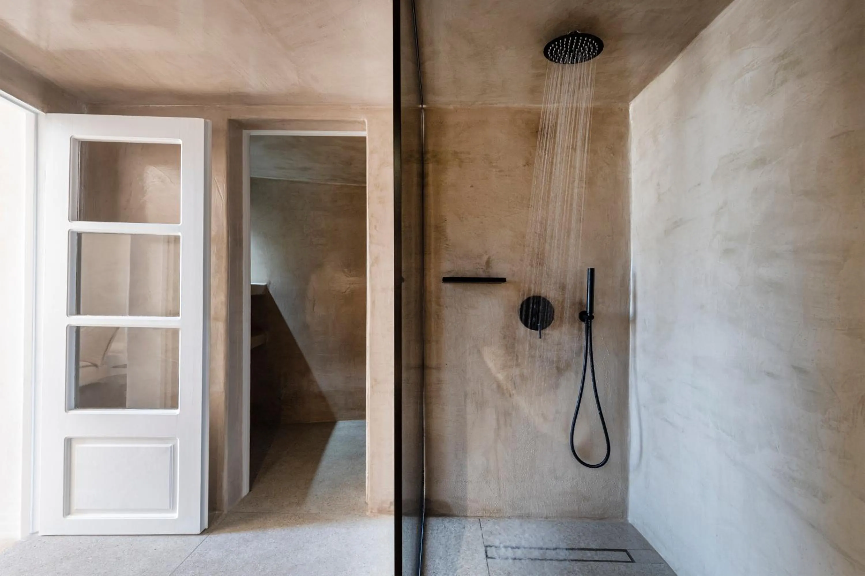 Shower in La Maltese Estate