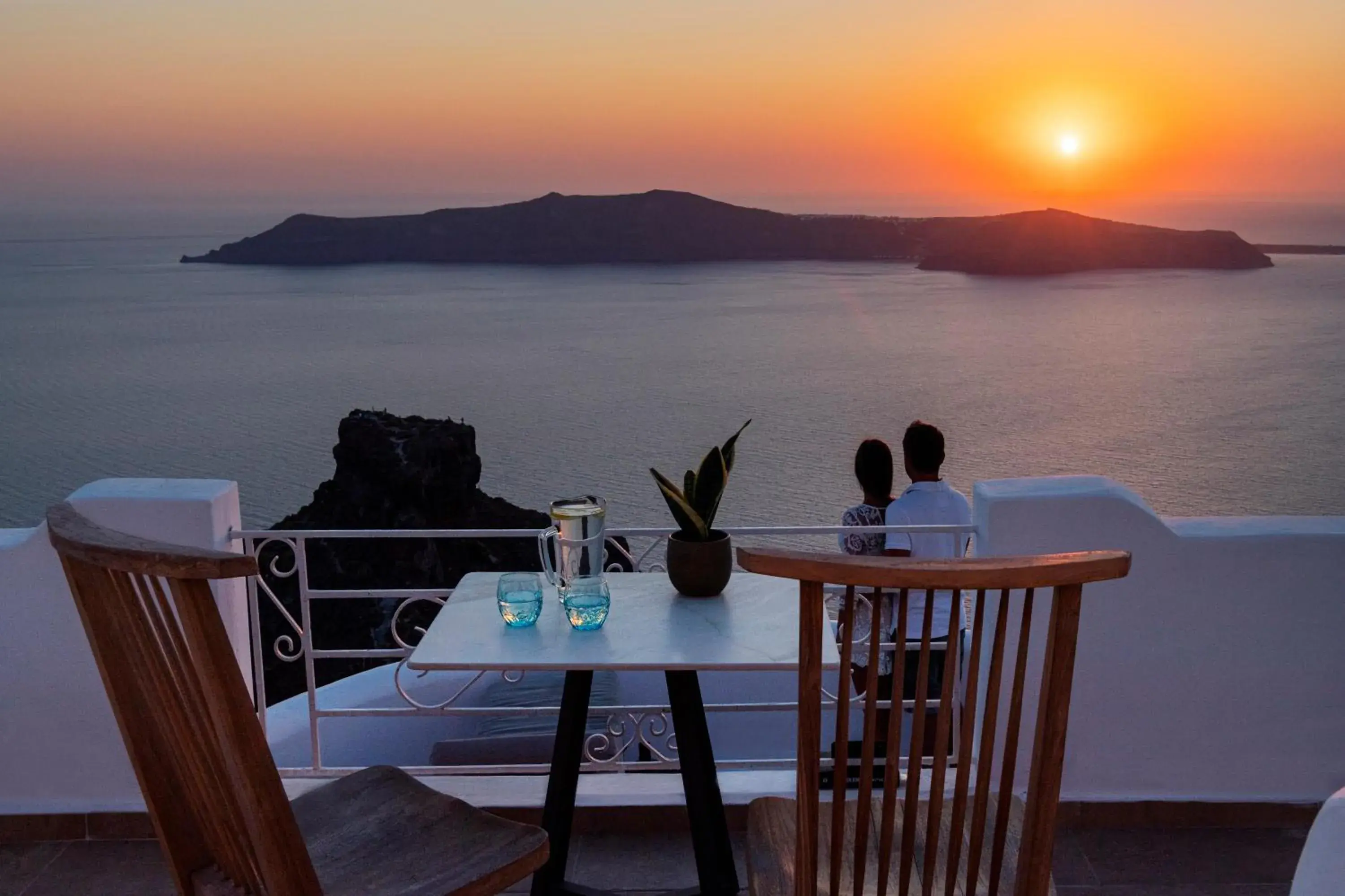 CALDERA PREMIUM SUITES WITH HOT TUB in La Maltese Estate CALDERA PREMIUM SUITES WITH HOT TUB in La Maltese Estate