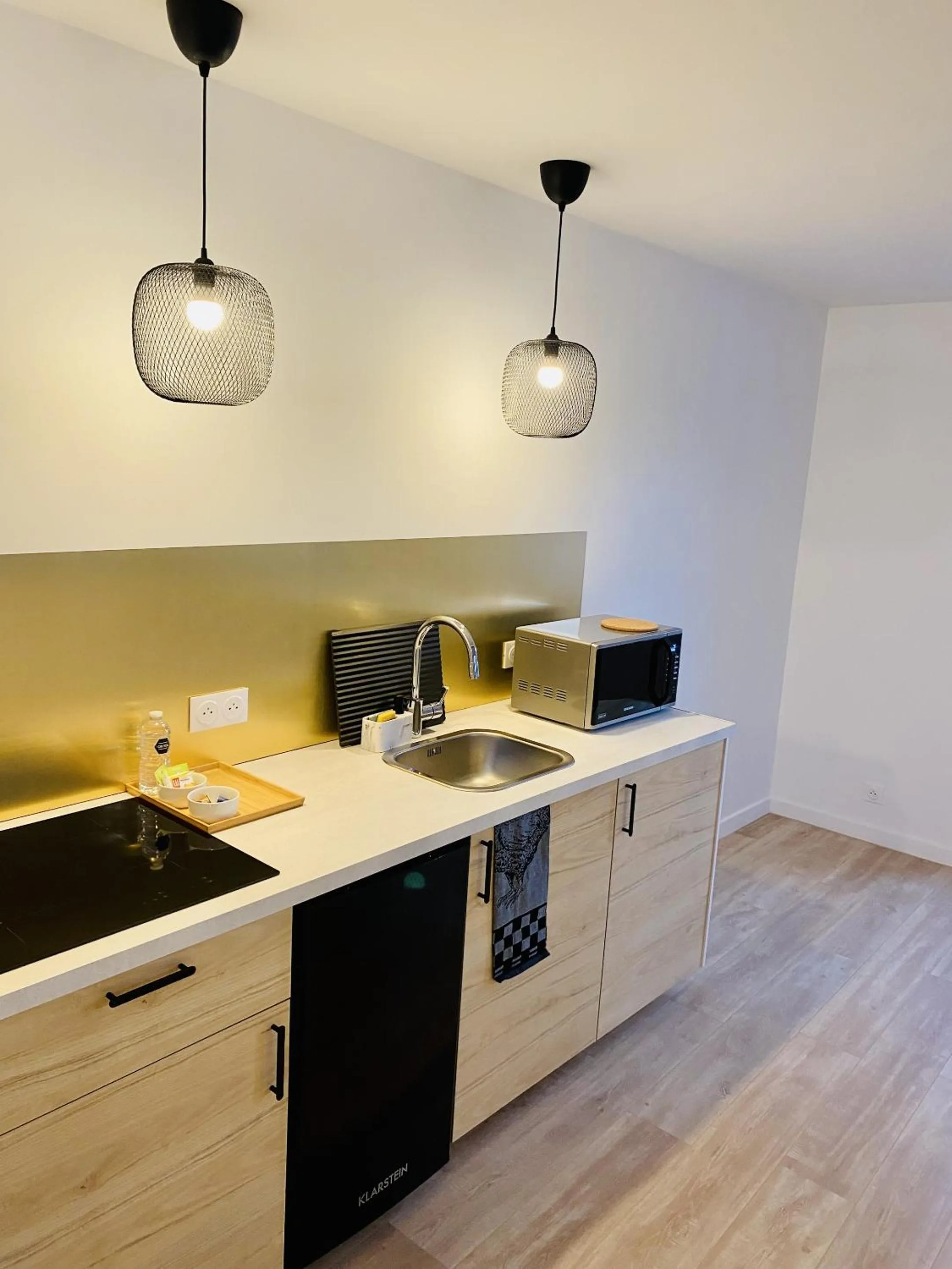 Kitchen or kitchenette in Suite 24 Appart'hôtel-L'Annexe-3 étoiles