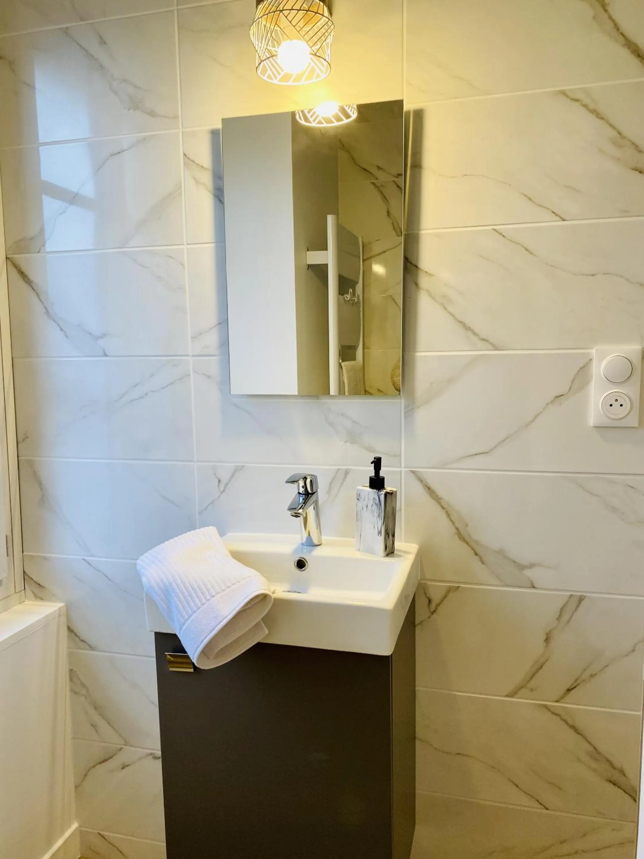 Bathroom in Suite 24 Appart'hôtel-L'Annexe-3 étoiles