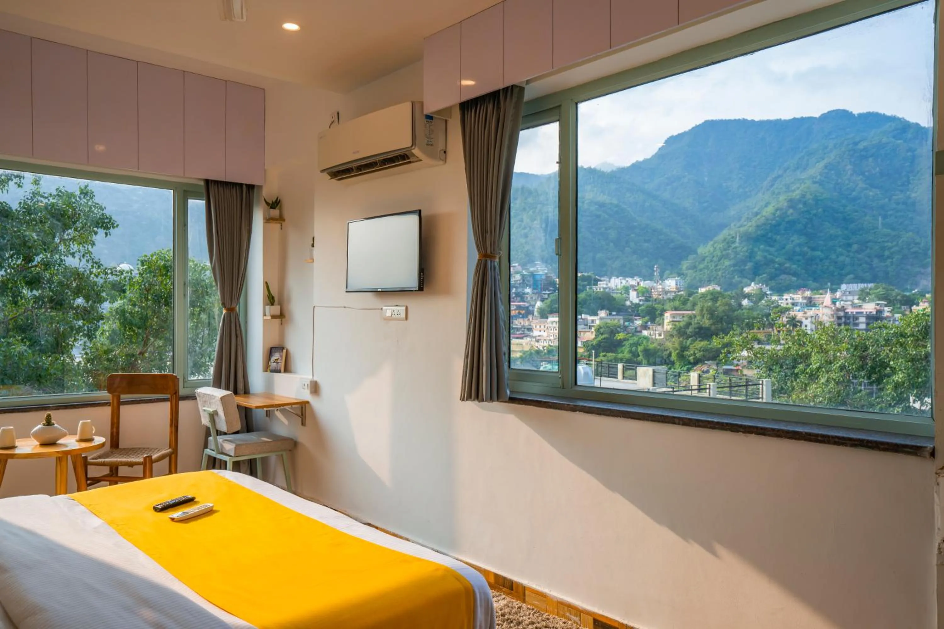 Bed in Zostel Rishikesh, Laxman Jhula