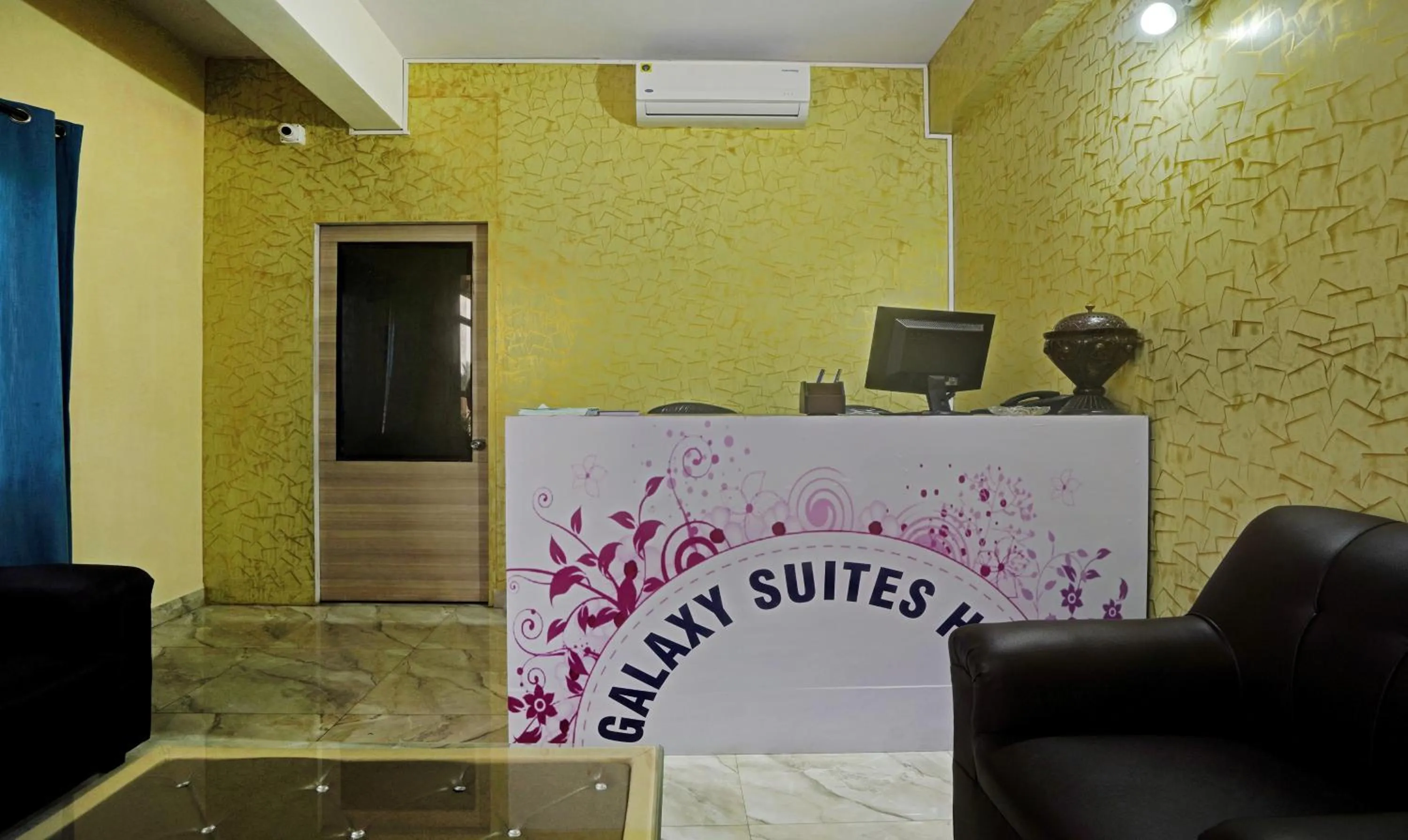 Lobby or reception in Hotel Galaxy Suites Hebbal