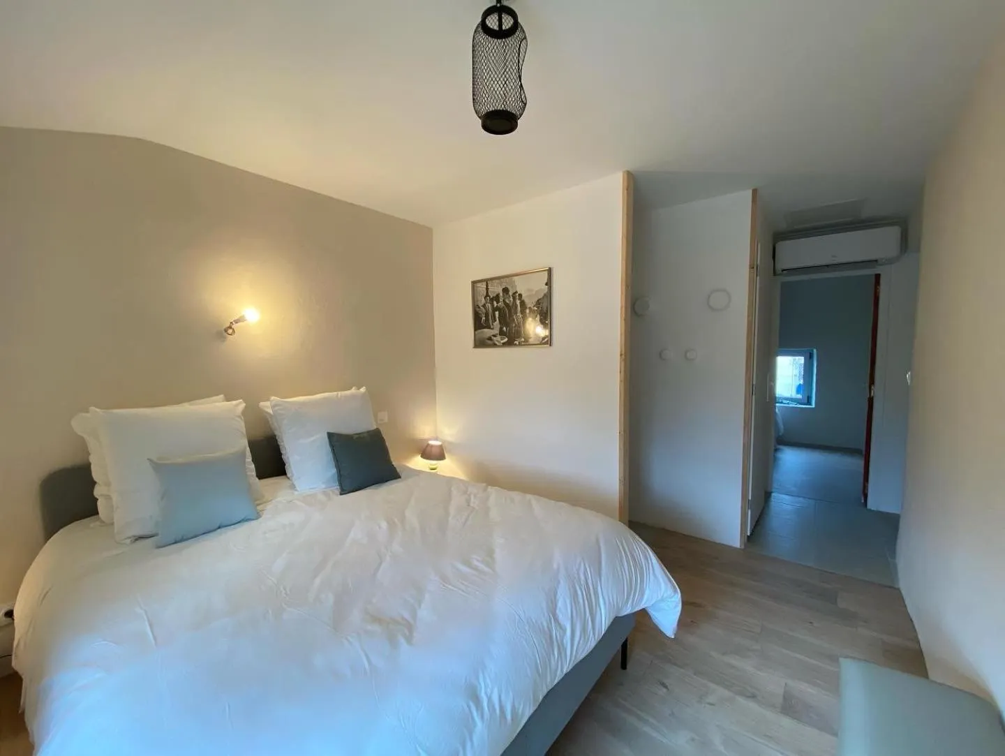 Photo of the whole room, Bed in le Nomade en Provence