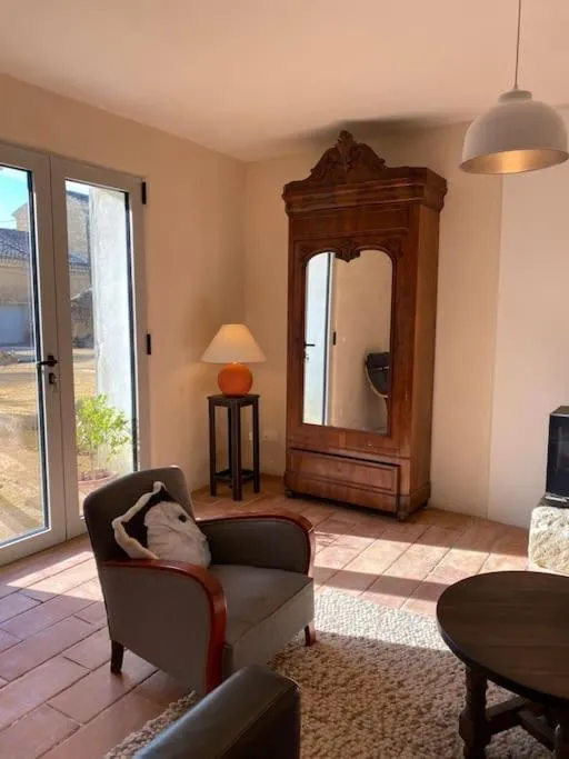 Communal lounge/ TV room in le Nomade en Provence