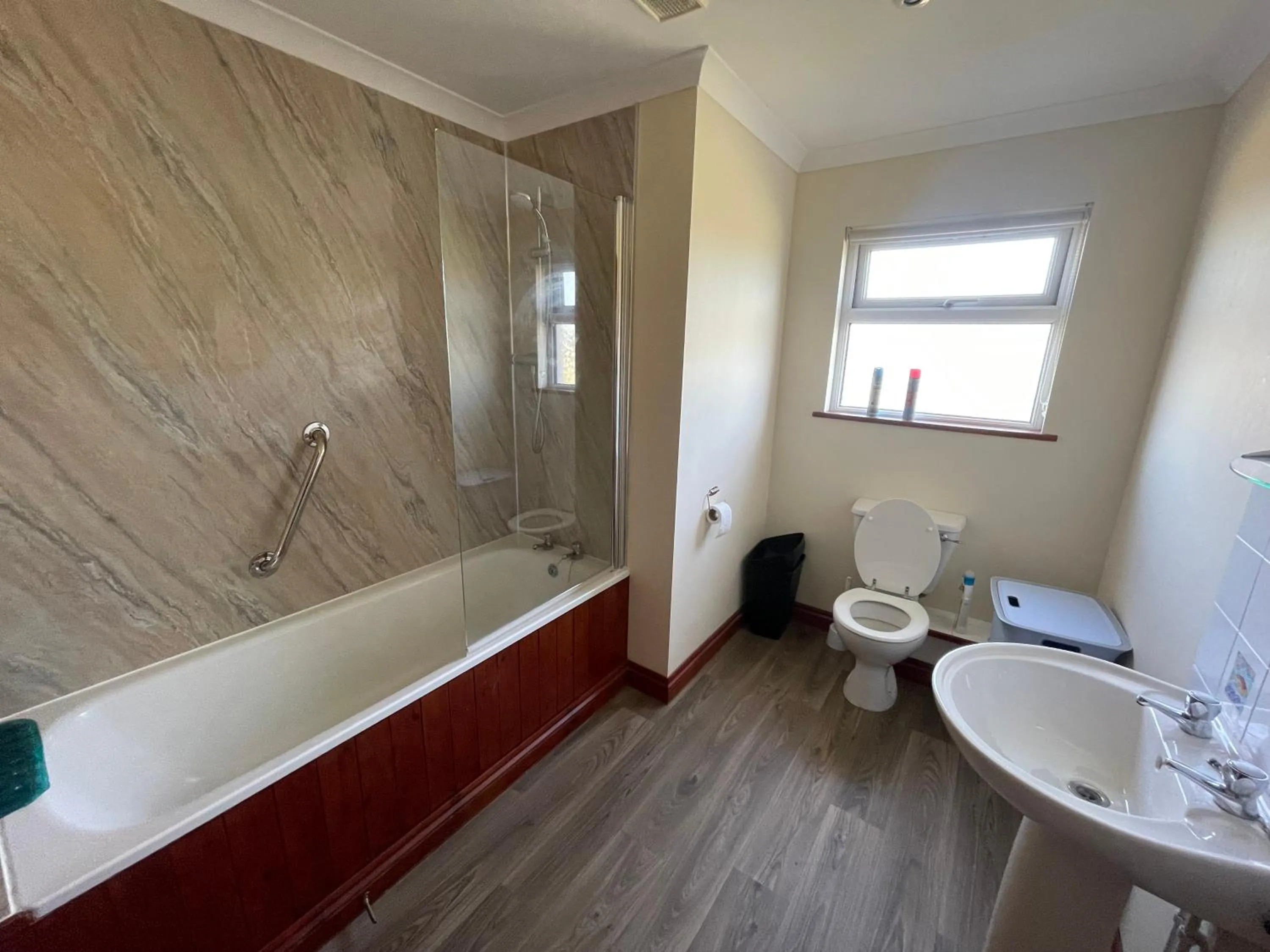 Bathroom in The Barn-family getaway - Nr Port Isaac