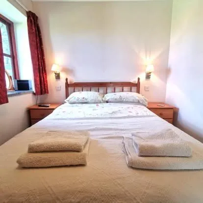 Bedroom, Bed in The Barn-family getaway - Nr Port Isaac