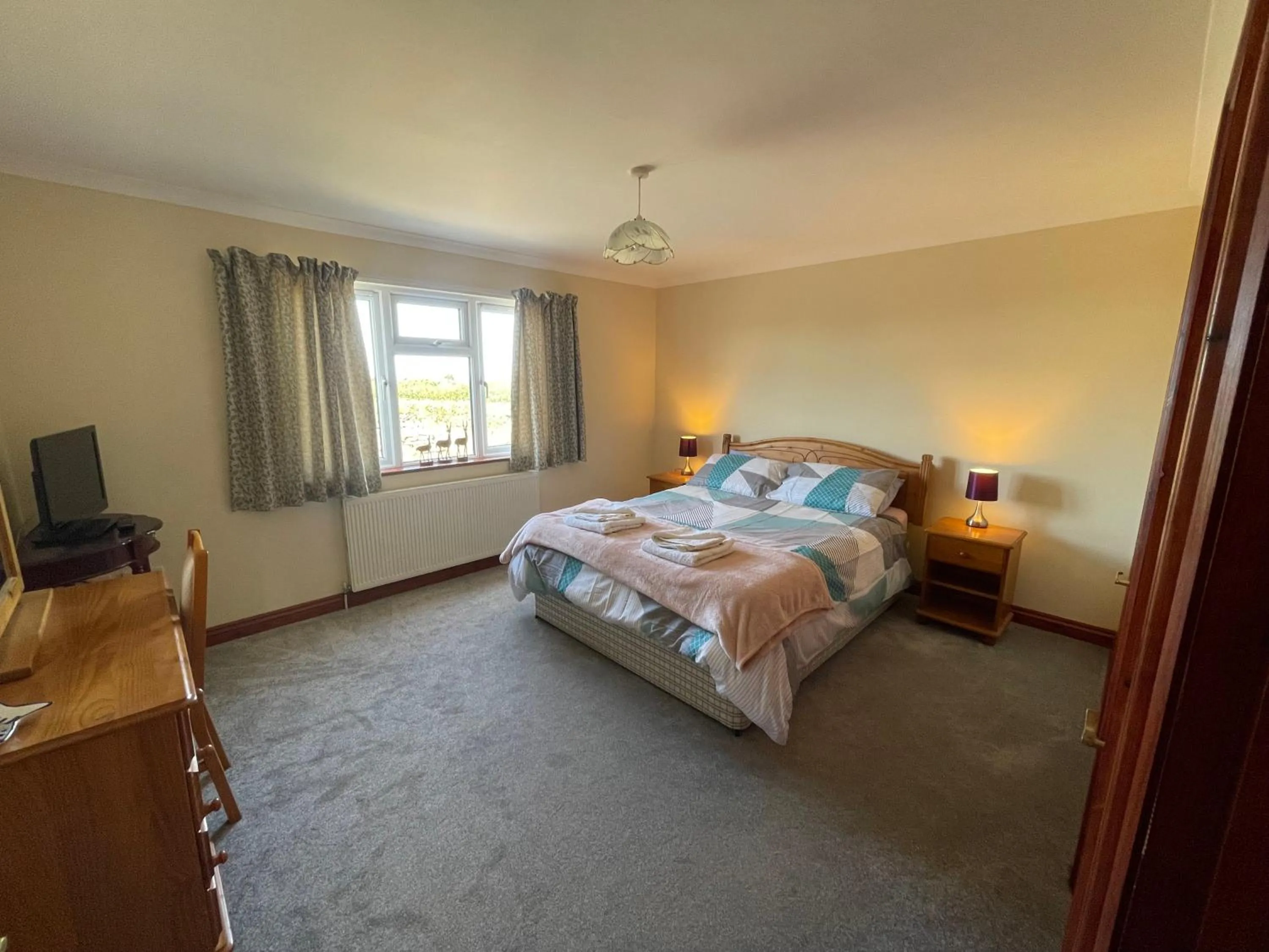 Bedroom, Bed in The Barn-family getaway - Nr Port Isaac