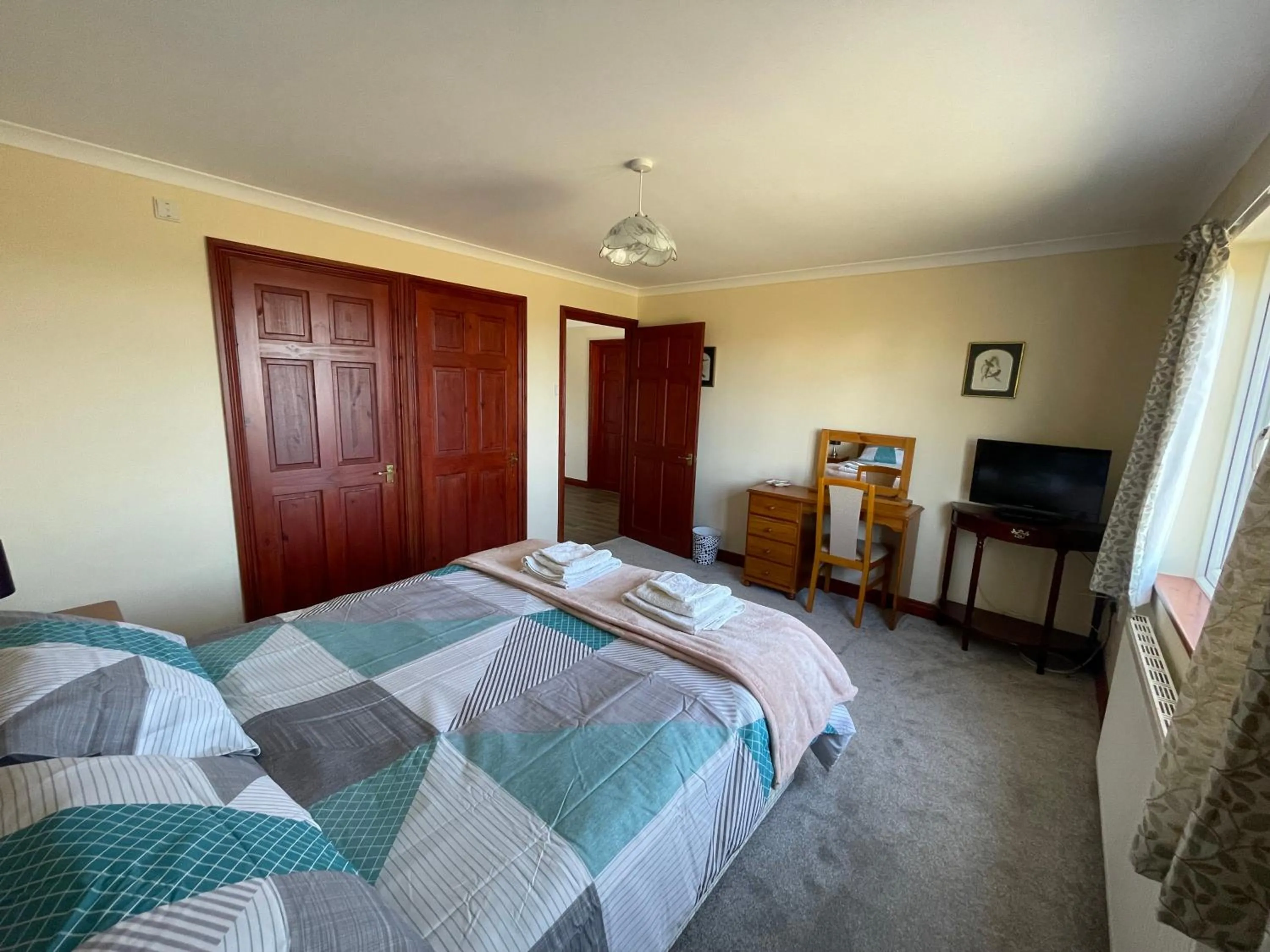 Bedroom, Bed in The Barn-family getaway - Nr Port Isaac