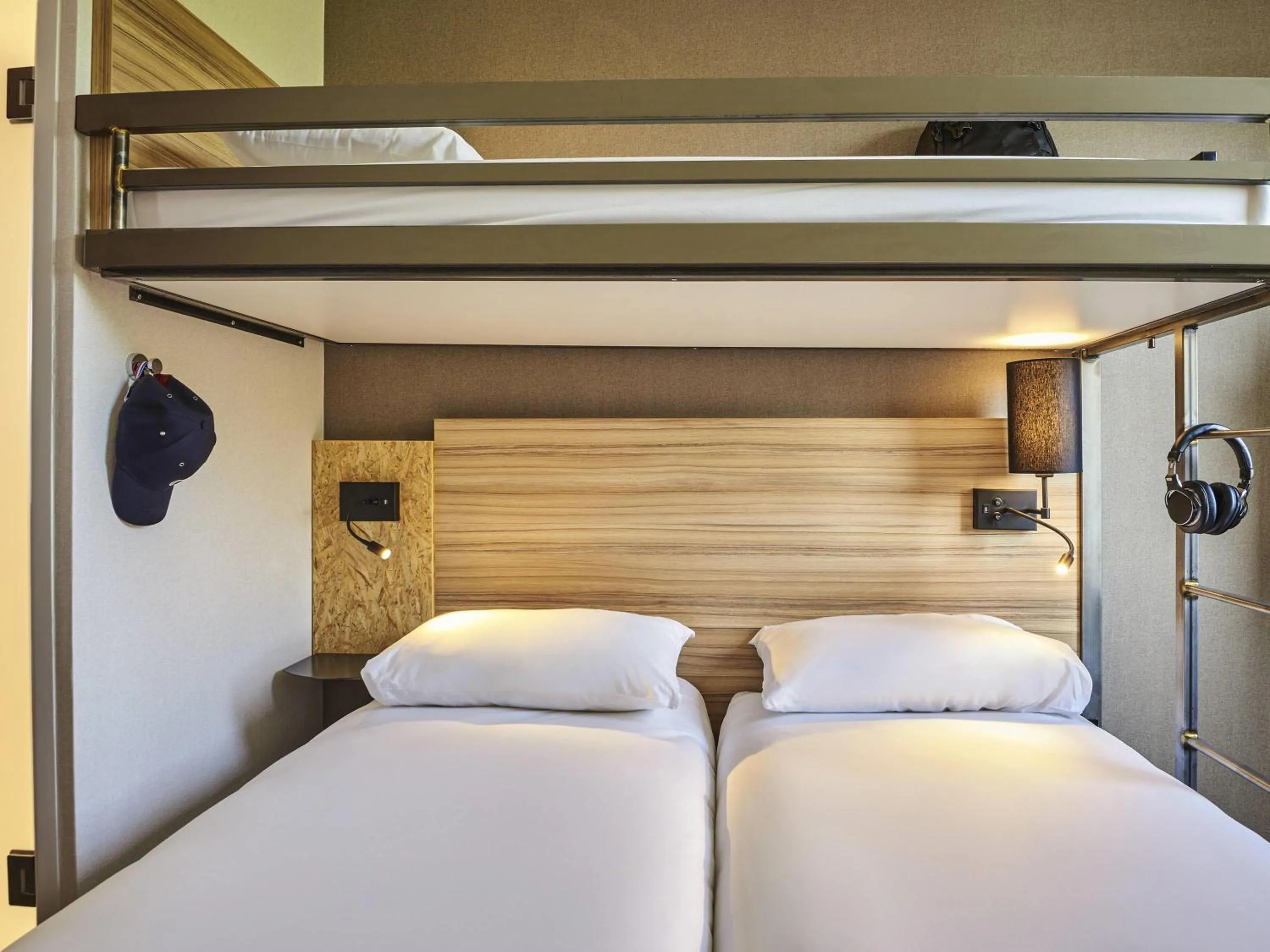 Bedroom, Bed in Ibis Budget Paris porte de la Chapelle - Aréna