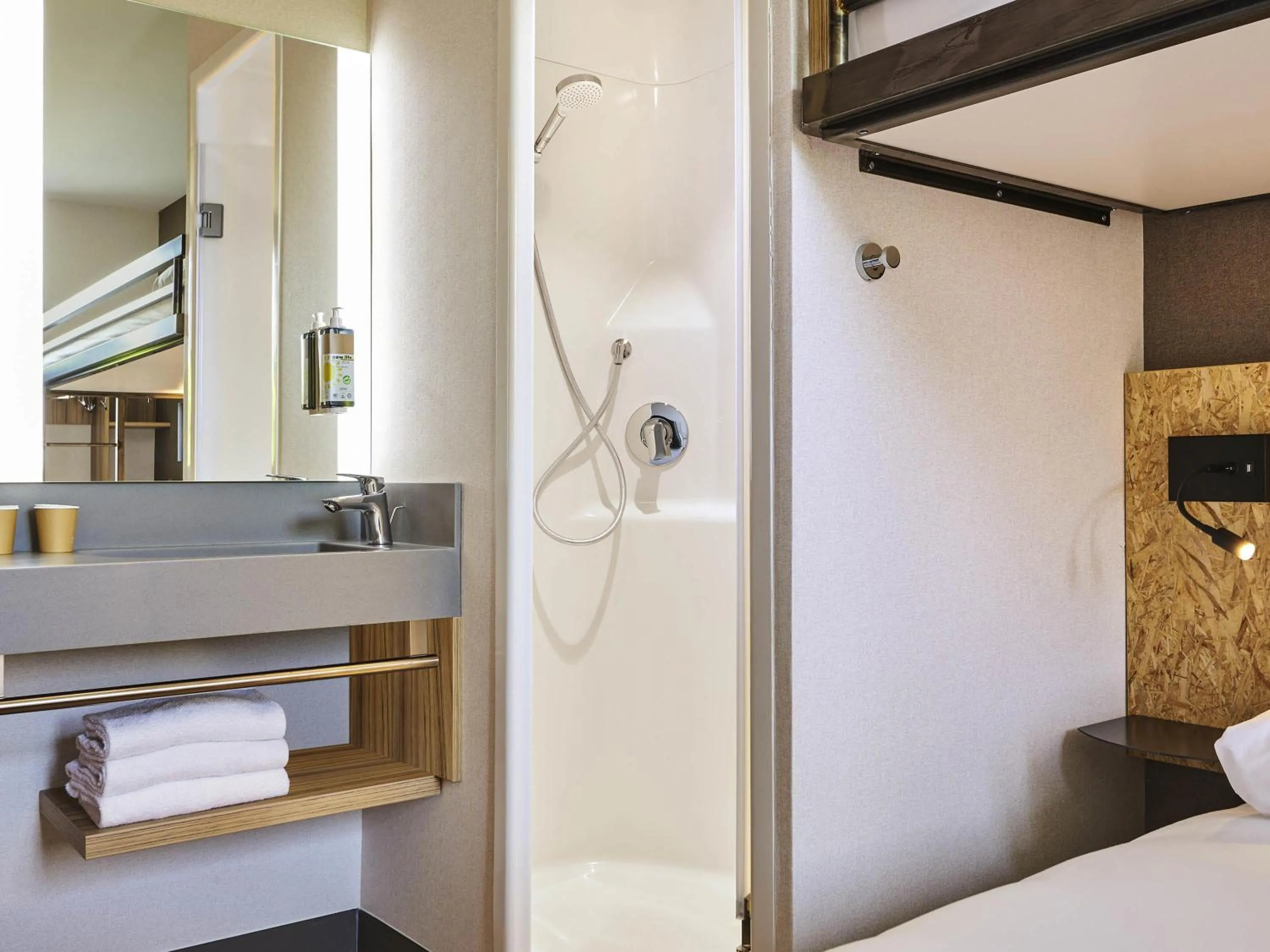 Bedroom, Bed in Ibis Budget Paris porte de la Chapelle - Aréna