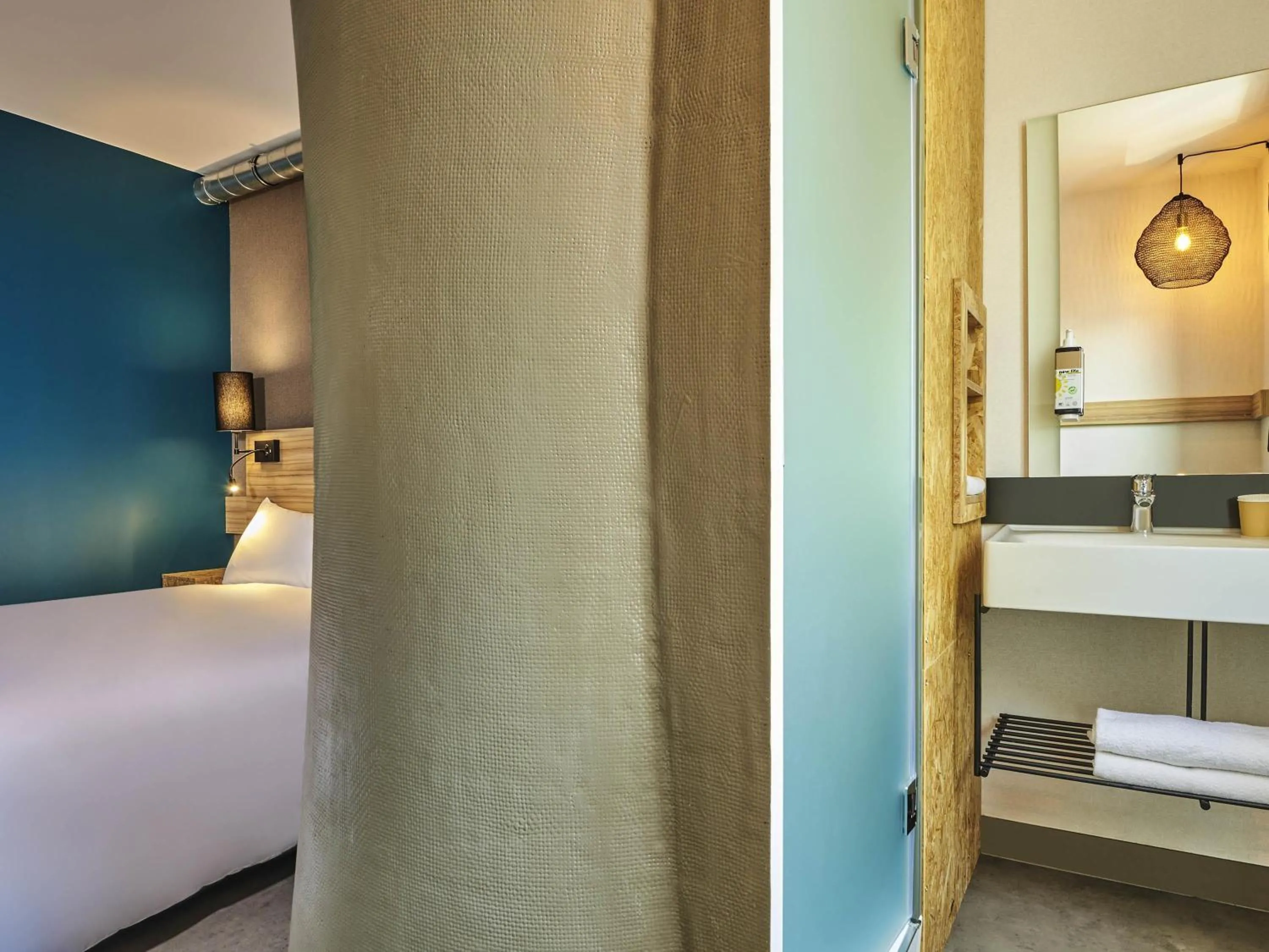 Bedroom, Bed in Ibis Budget Paris porte de la Chapelle - Aréna