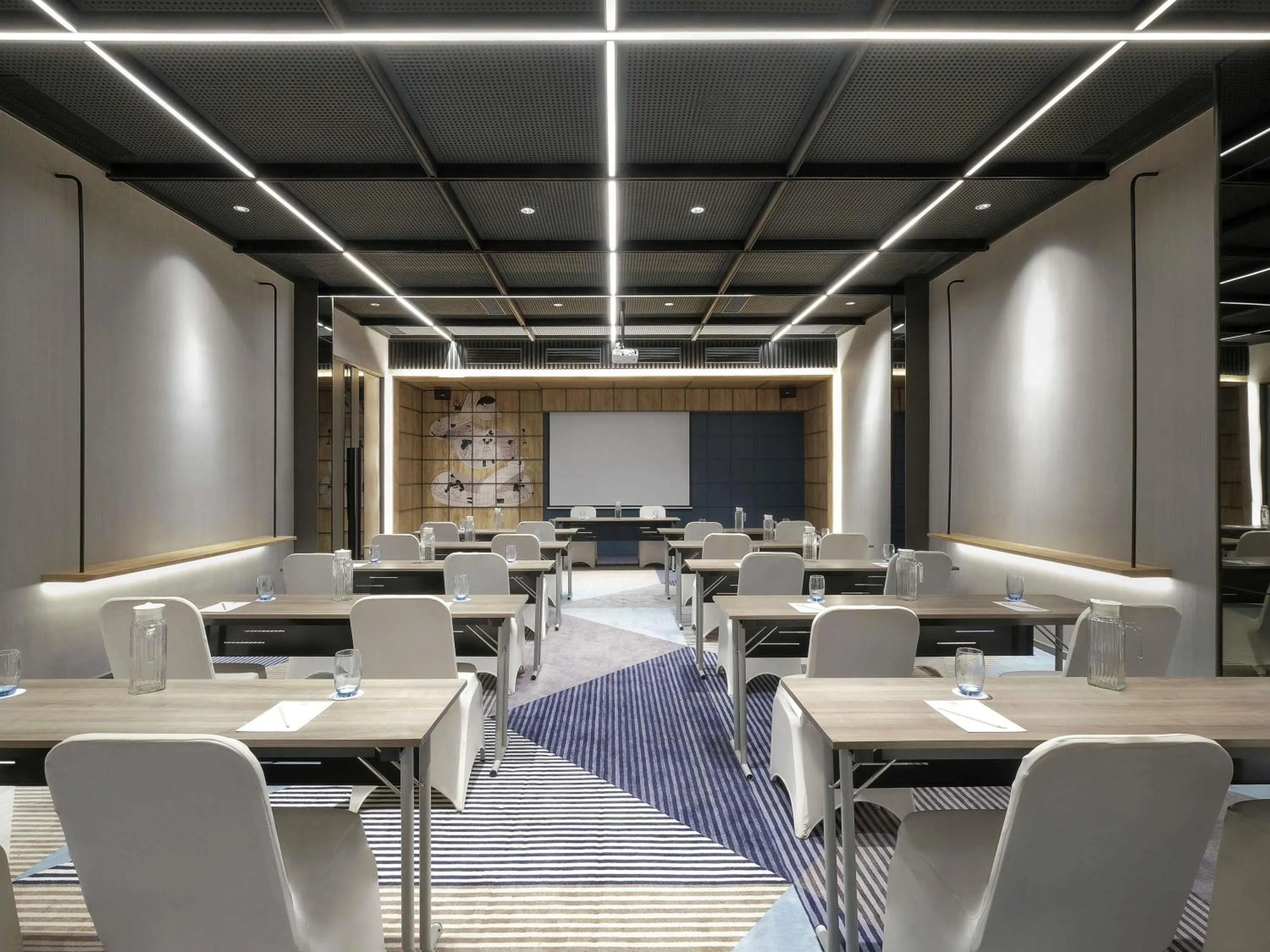 Meeting/conference room in ibis Surabaya Tidar