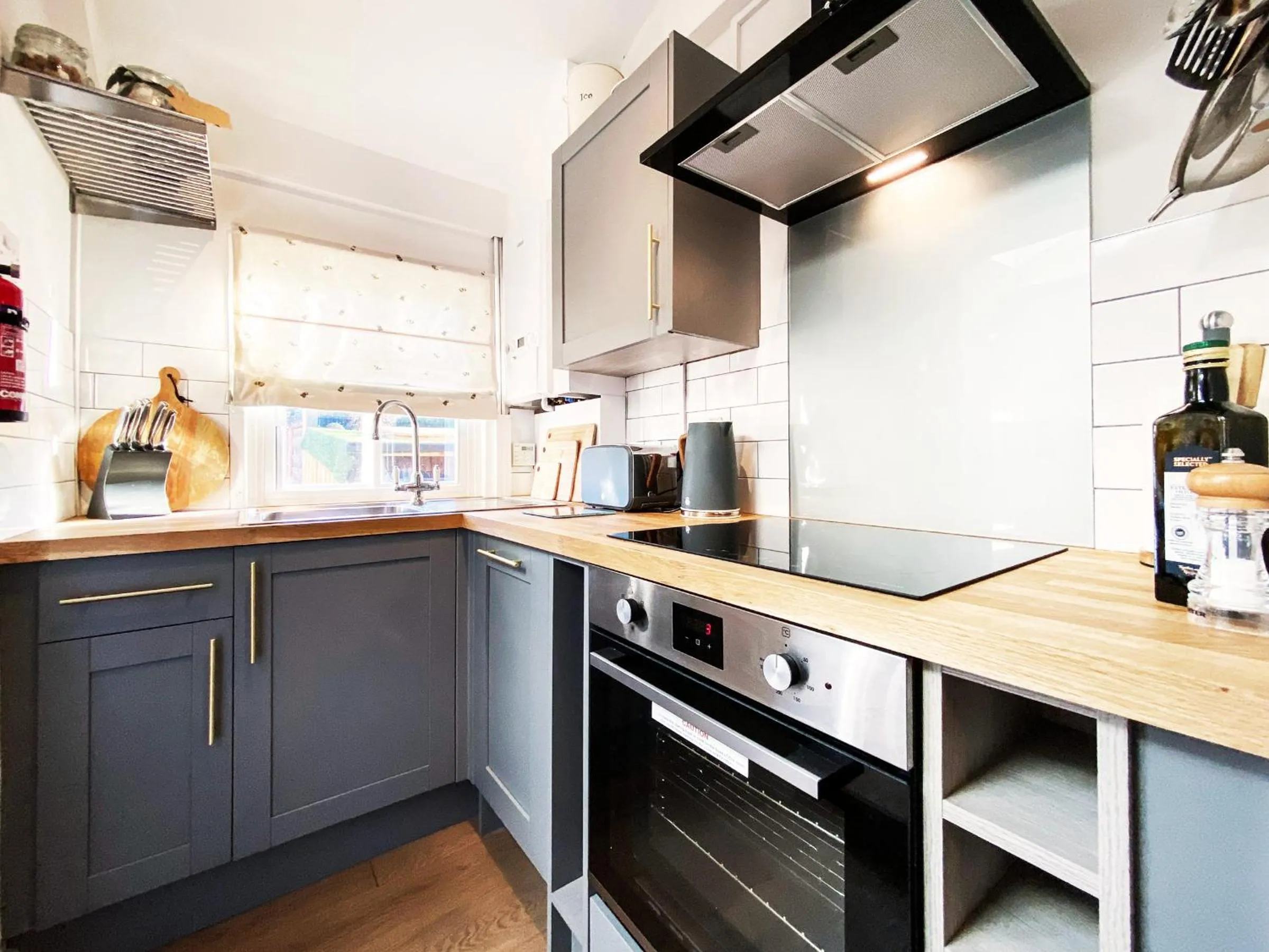 Kitchen or kitchenette in 3 Chestnut Terrace by The Suffolk Cottage Collection