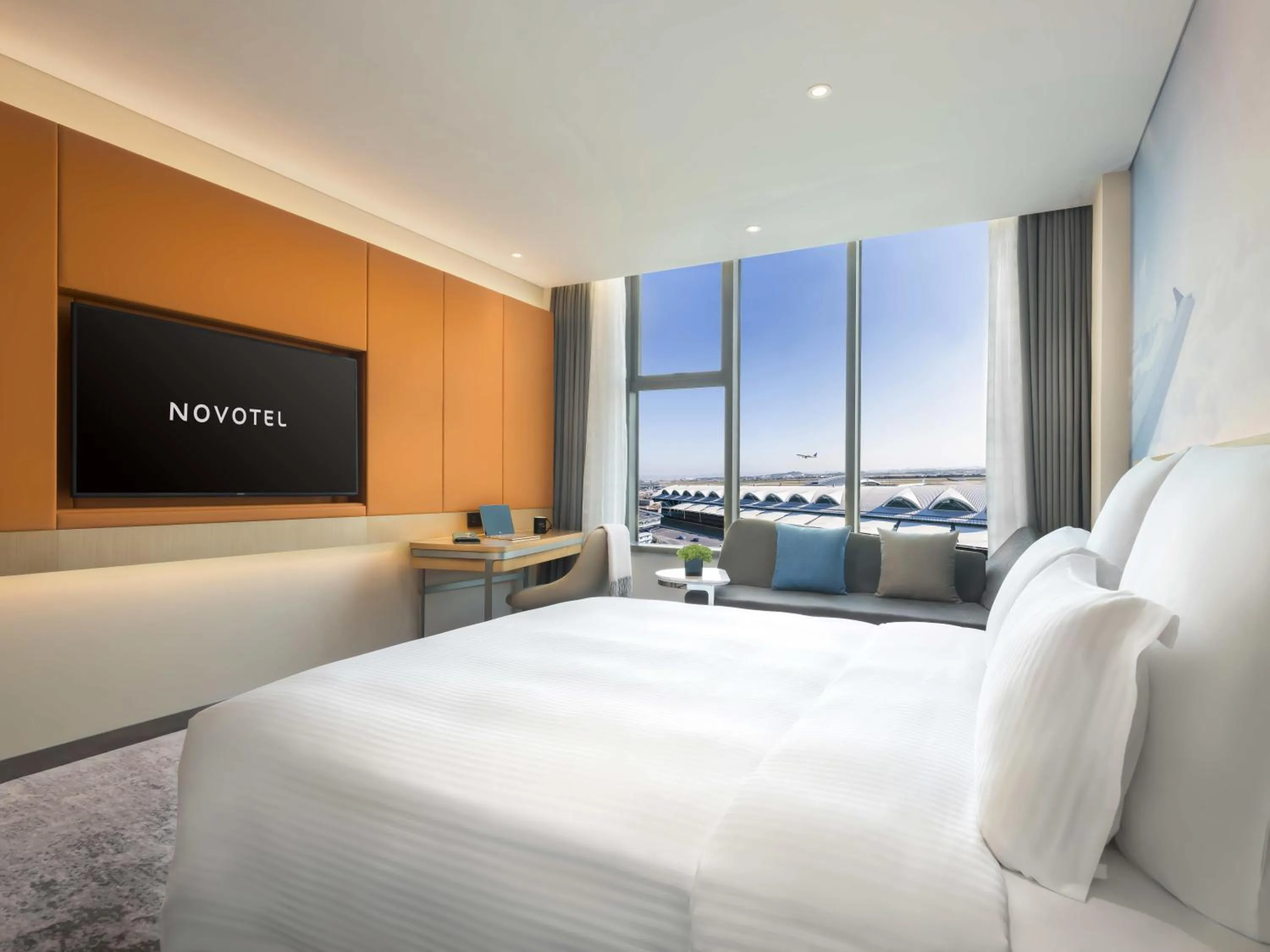 Photo of the whole room, Bed in Novotel Guangzhou Baiyun Airport - Canton Fair Free Shuttle Bus & Official Registration Agency