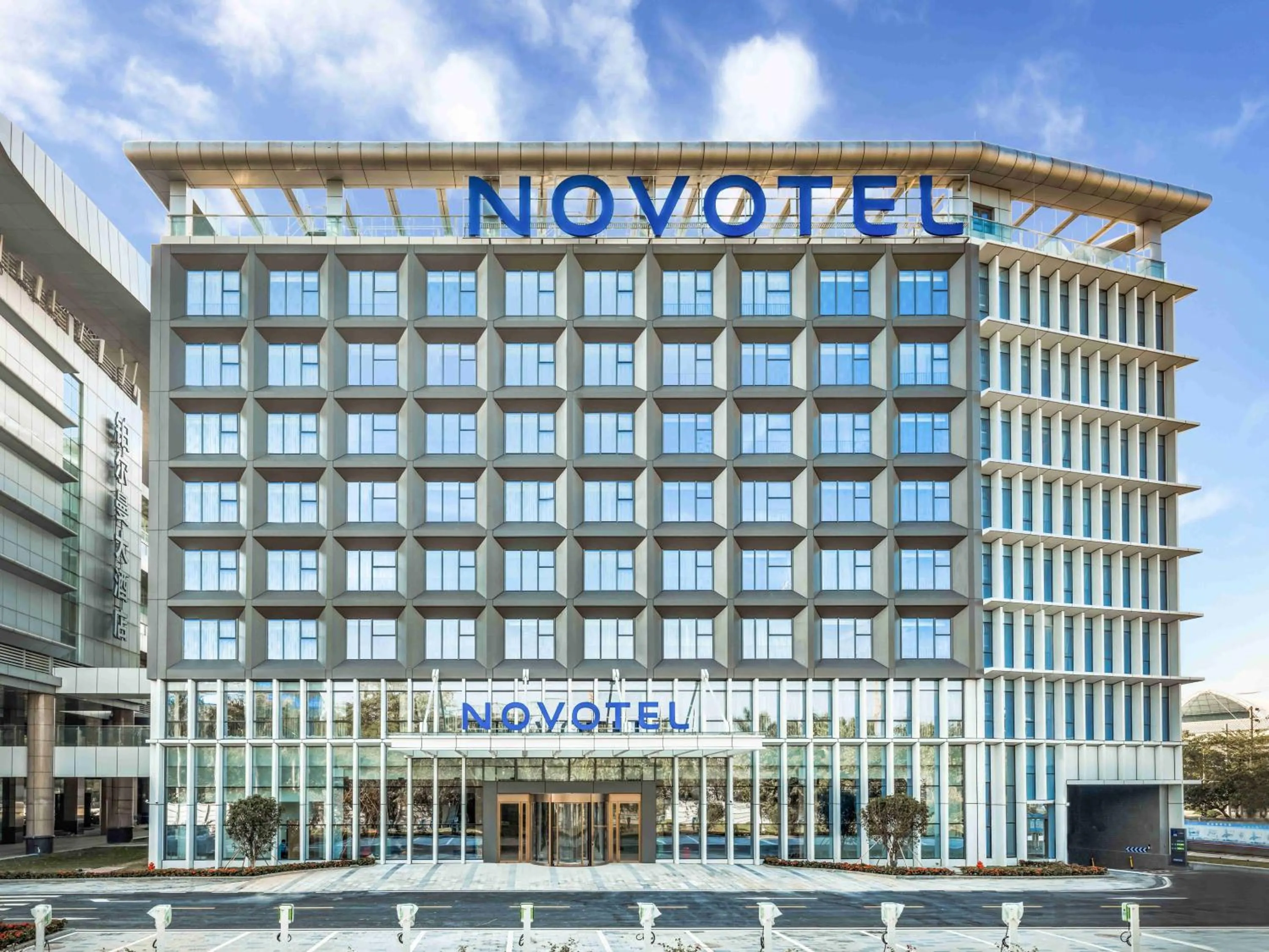 Property building in Novotel Guangzhou Baiyun Airport - Canton Fair Free Shuttle Bus & Official Registration Agency