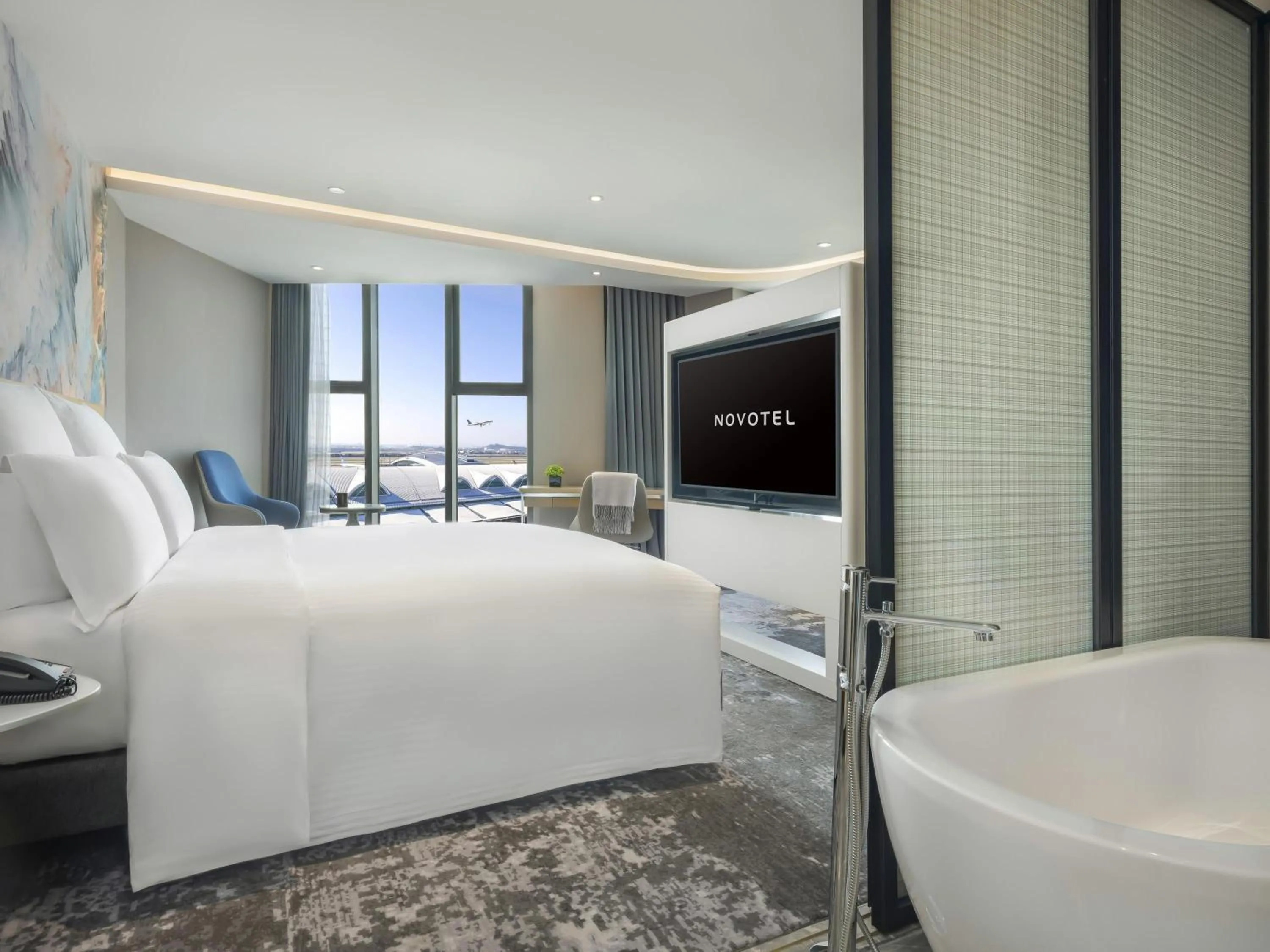 Bedroom, Bed in Novotel Guangzhou Baiyun Airport