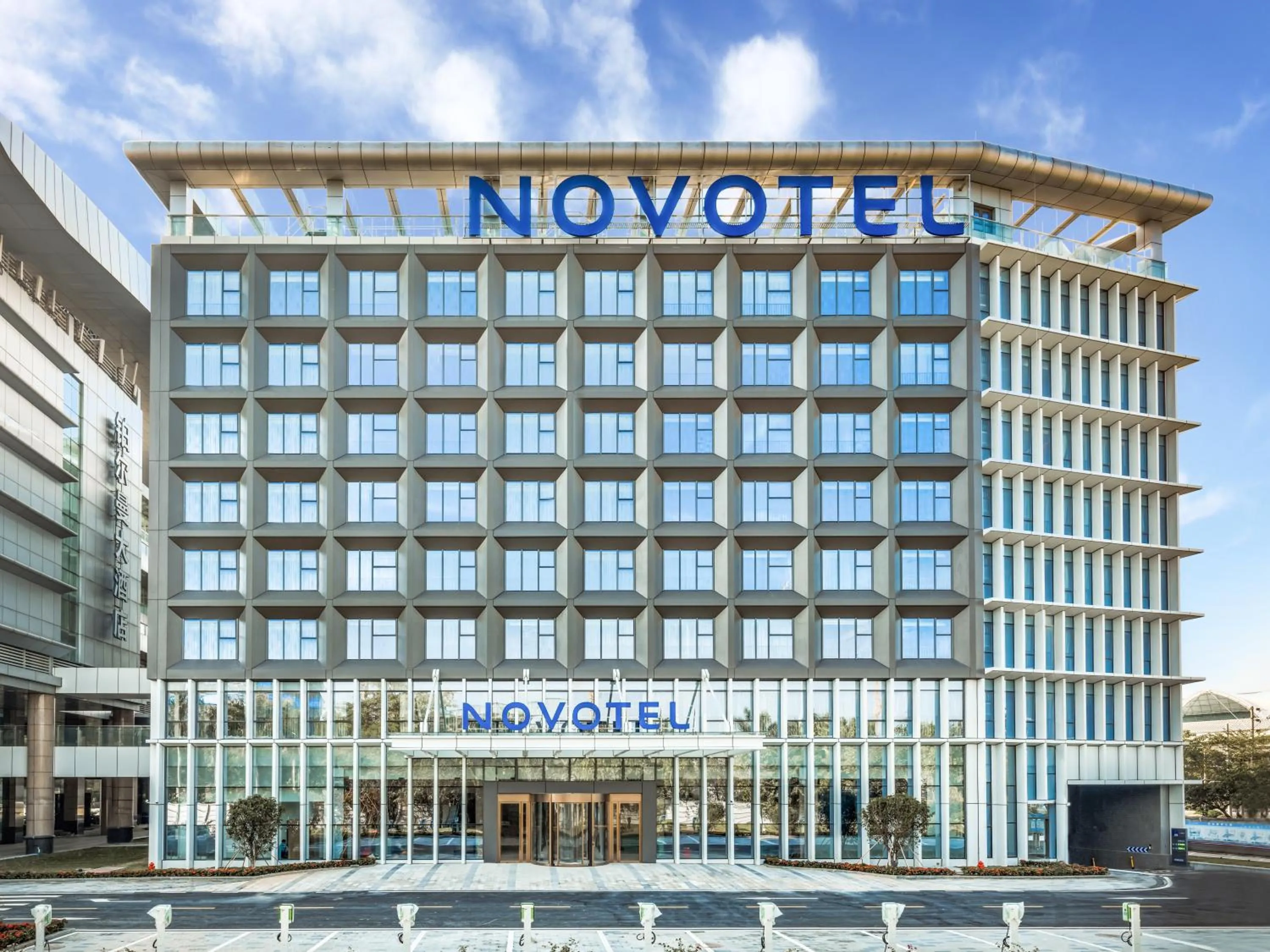 Property building in Novotel Guangzhou Baiyun Airport - Canton Fair Free Shuttle Bus & Official Registration Agency