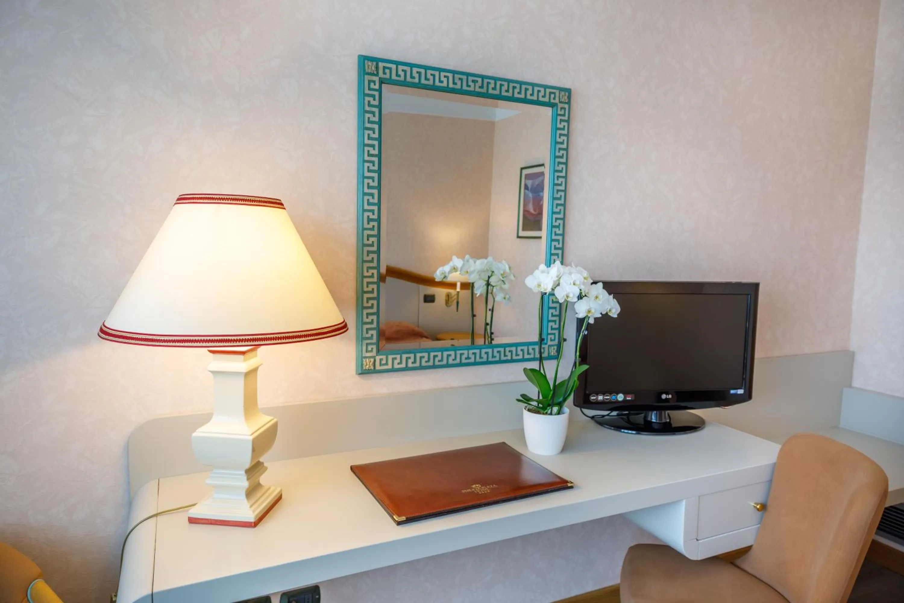 TV and multimedia in Perugia Plaza Hotel