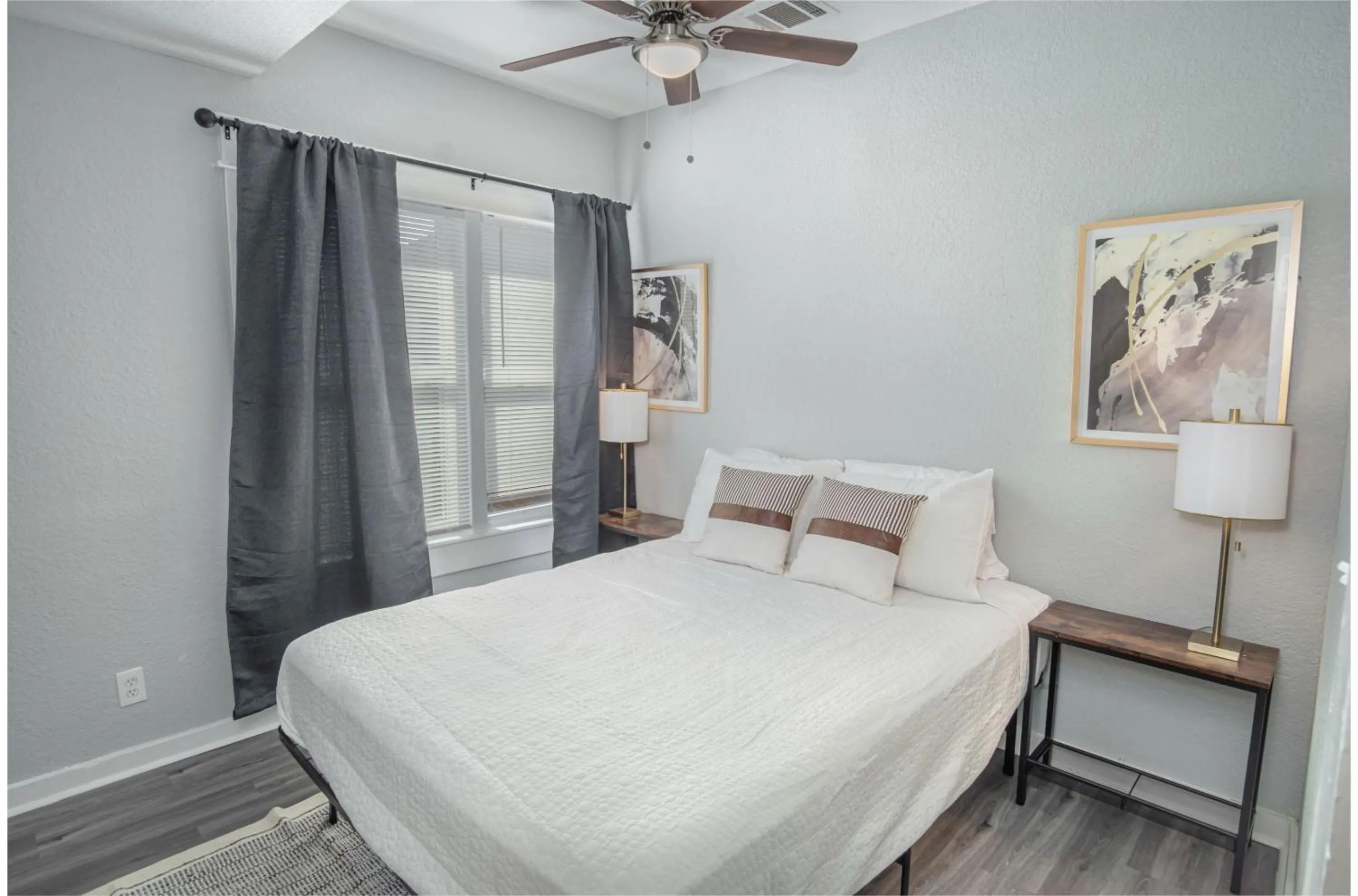 Bed in Wonderful 3 BR 2 BA Near Downtown