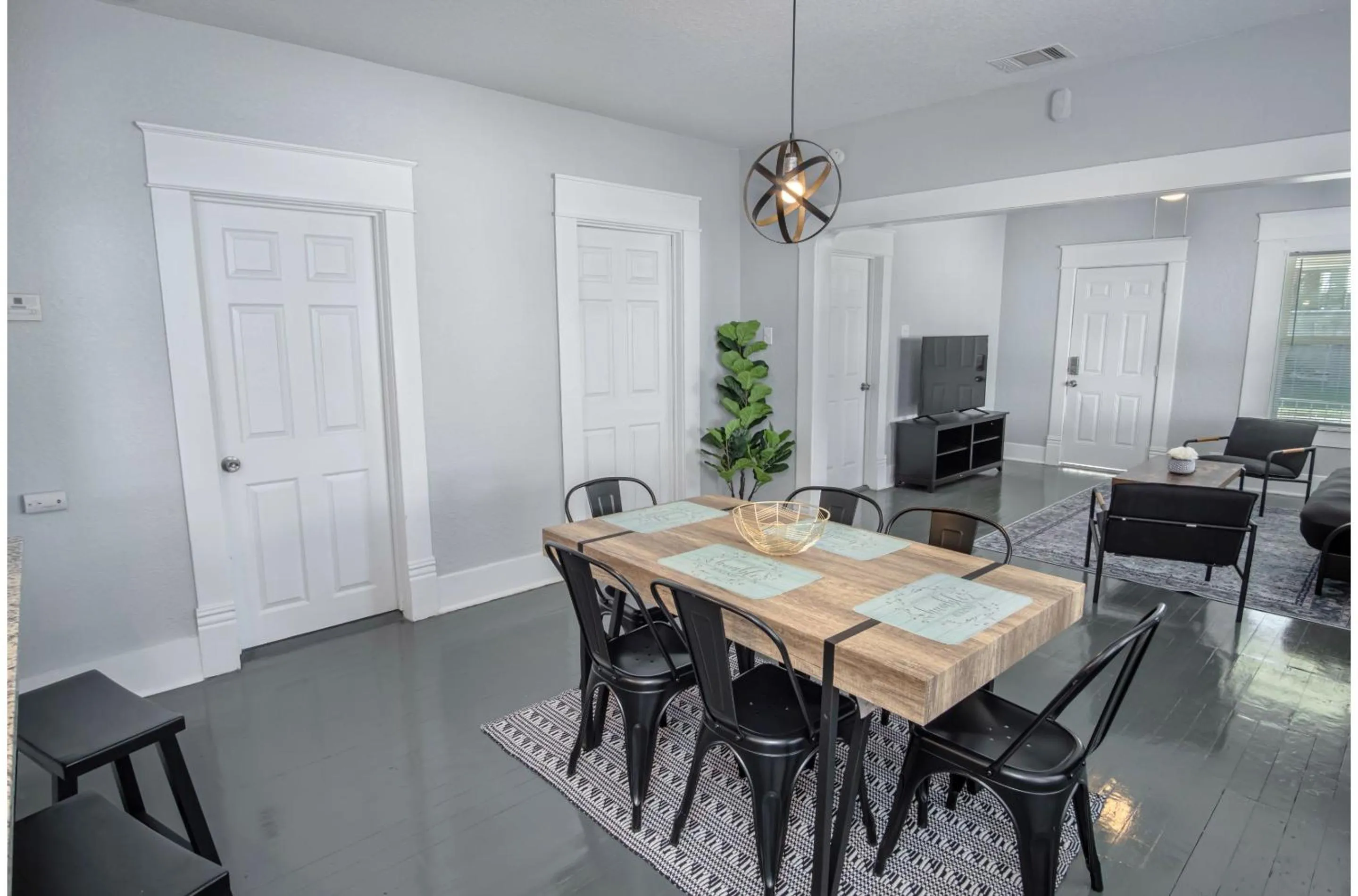 Dining area in Wonderful 3 BR 2 BA Near Downtown