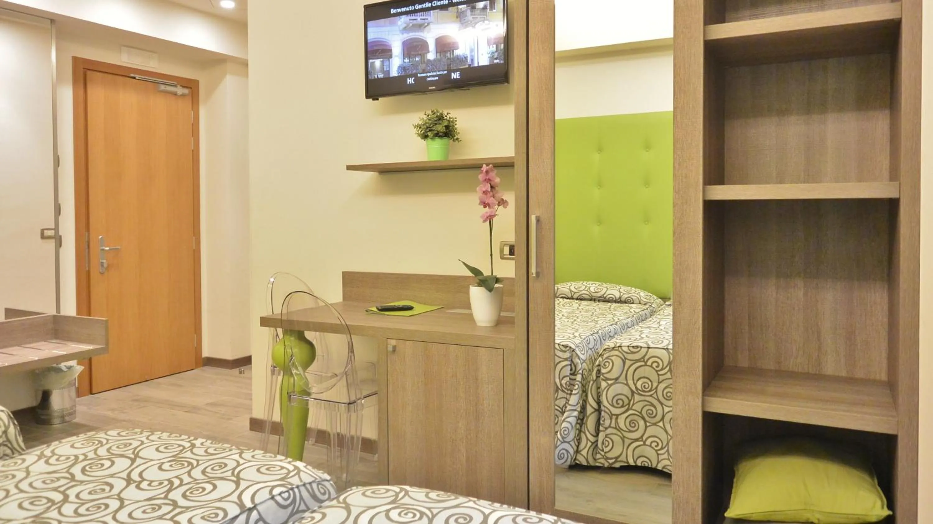 TV and multimedia, Bed in Hotel Sempione