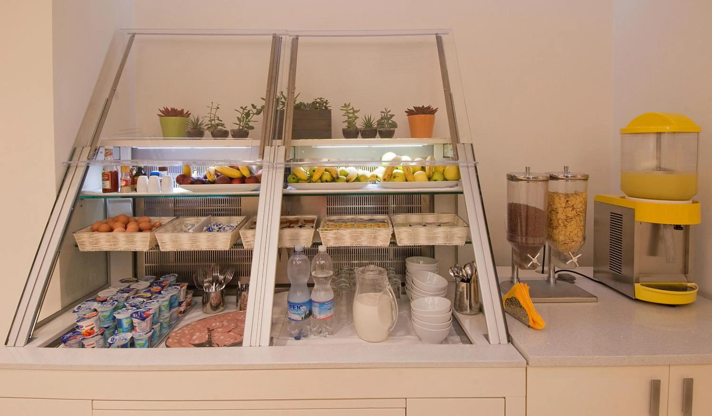 Buffet breakfast in Hotel Sempione