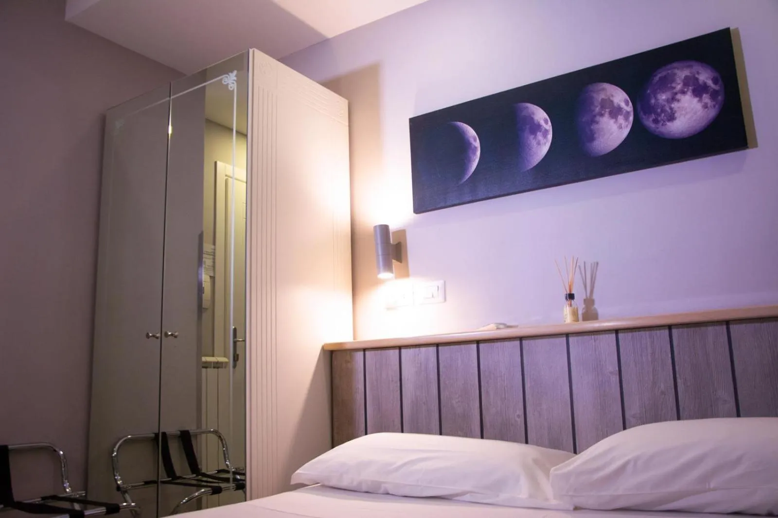 wardrobe, Bed in Capodichino International Hotel