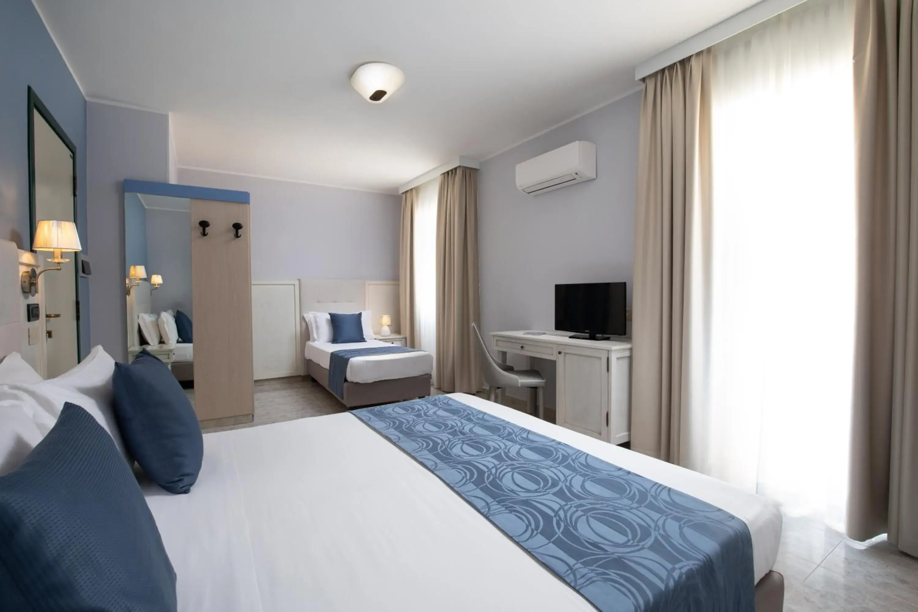 Bedroom, Bed in Hotel Rosa dei Venti Bedroom, Bed in Hotel Rosa dei Venti