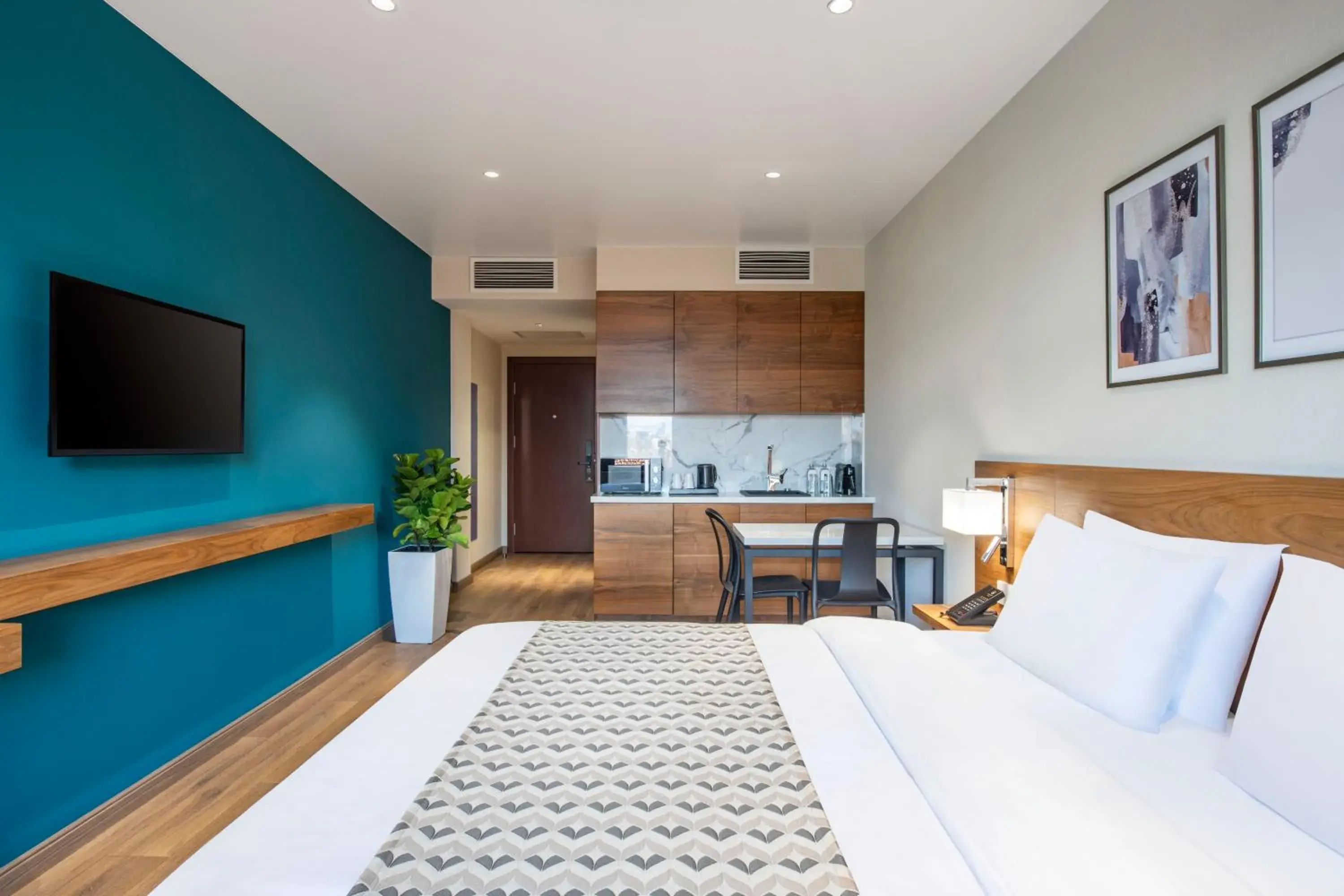 Coffee/tea facilities, Bed in Clocks Hotel Tbilisi Coffee/tea facilities, Bed in Clocks Hotel Tbilisi