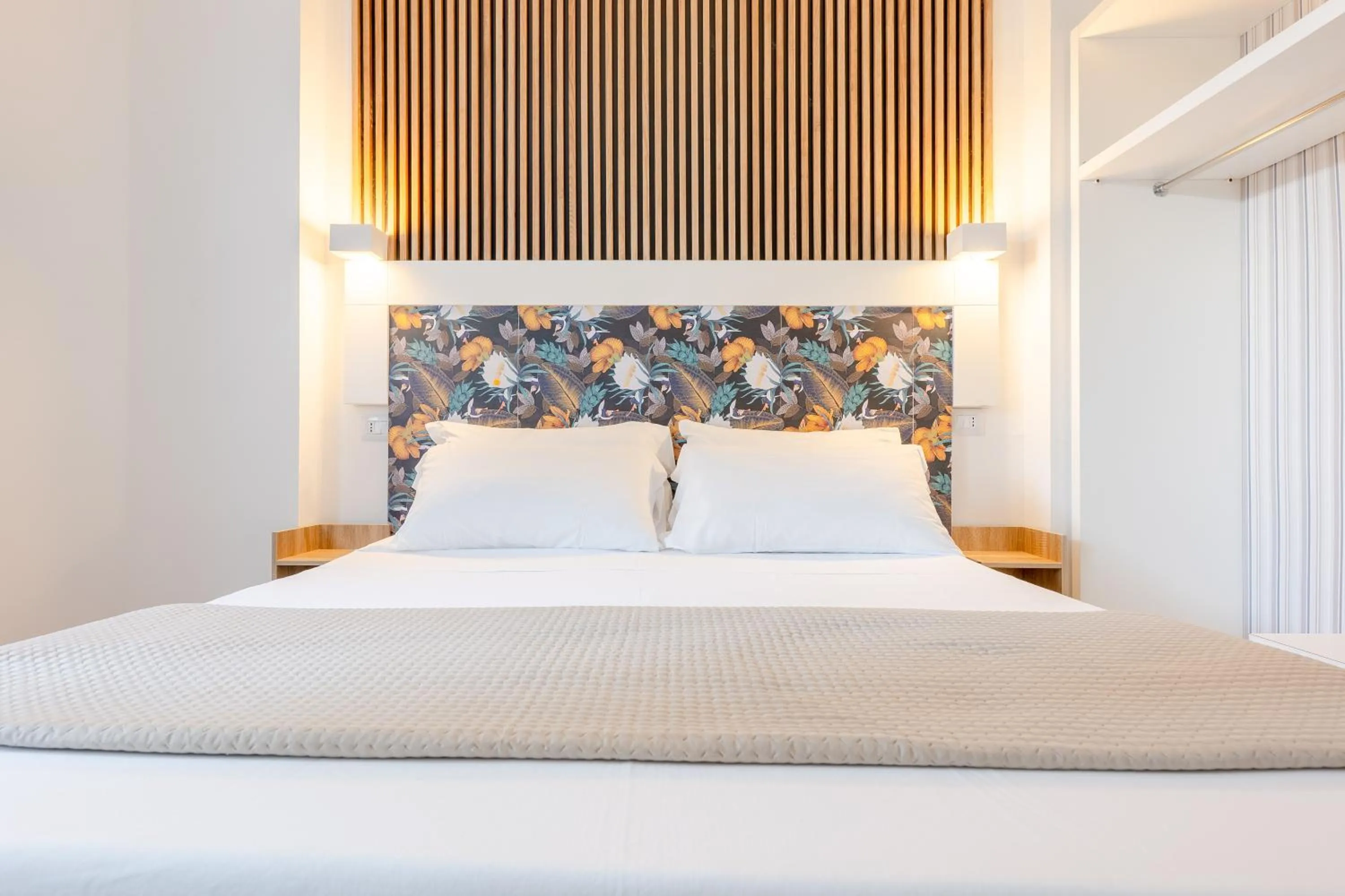 Bed in Hotel Lo Scoglio