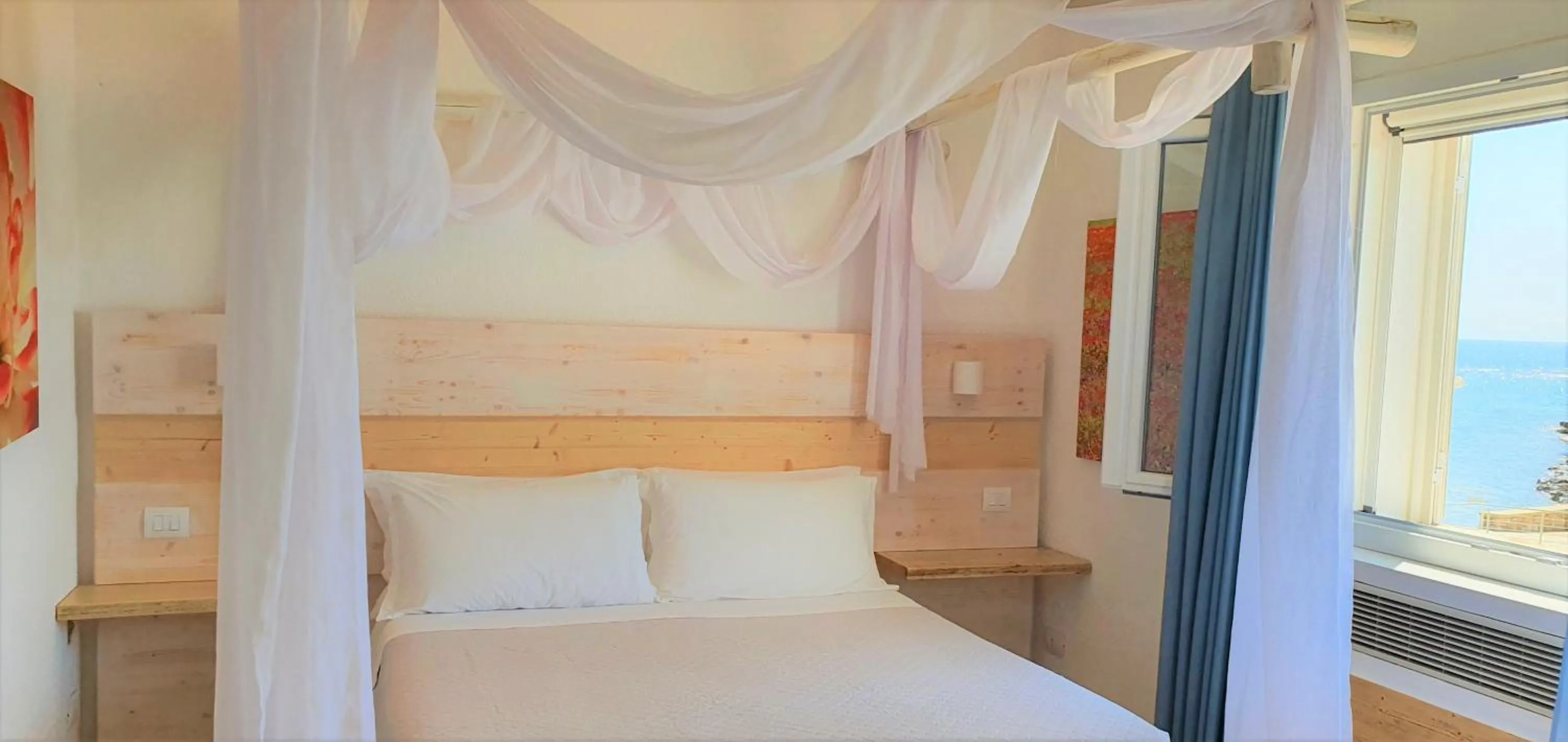 Bed in Hotel Lo Scoglio