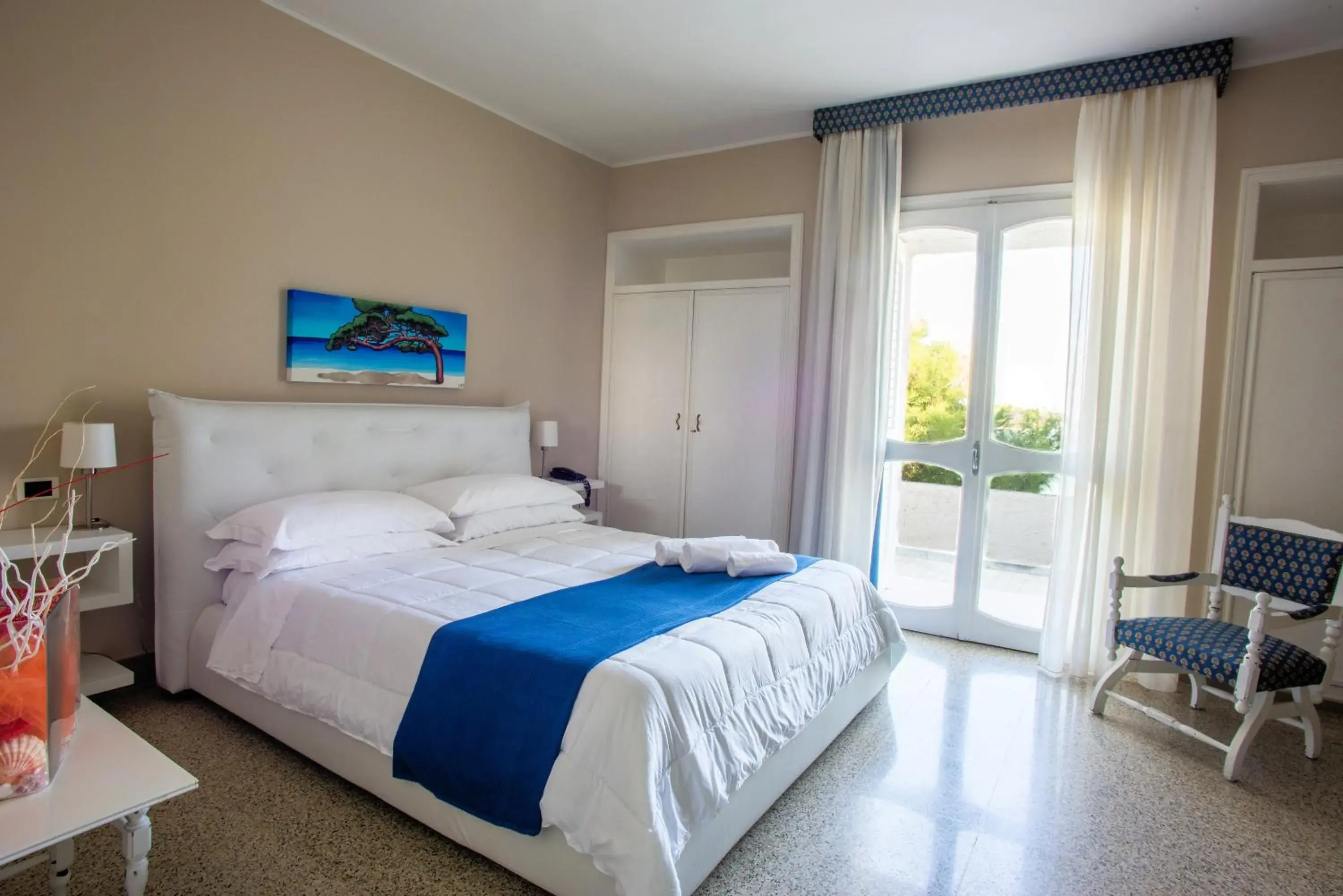 Bed in Hotel Lo Scoglio Bed in Hotel Lo Scoglio