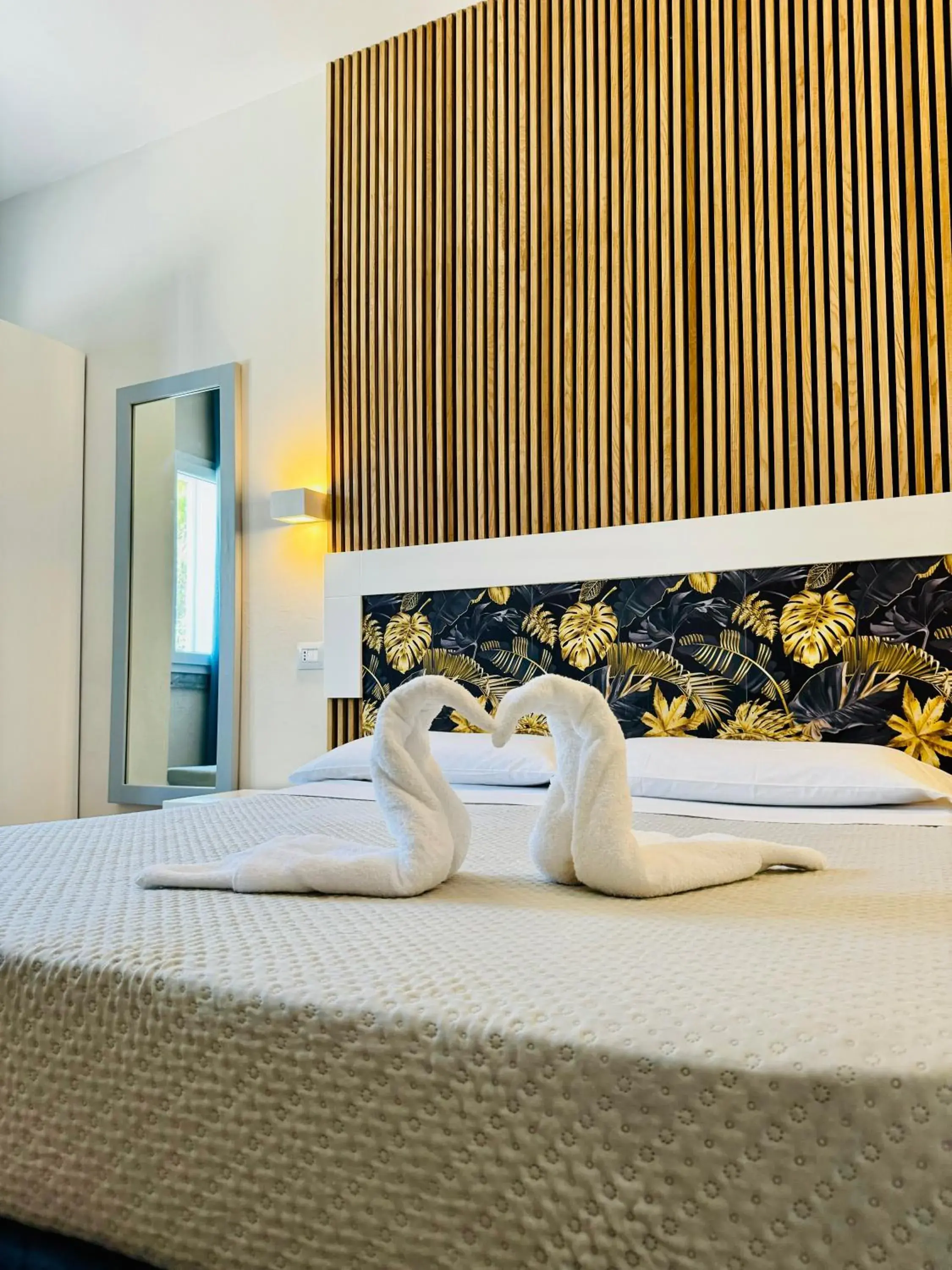 Bed in Hotel Lo Scoglio Bed in Hotel Lo Scoglio