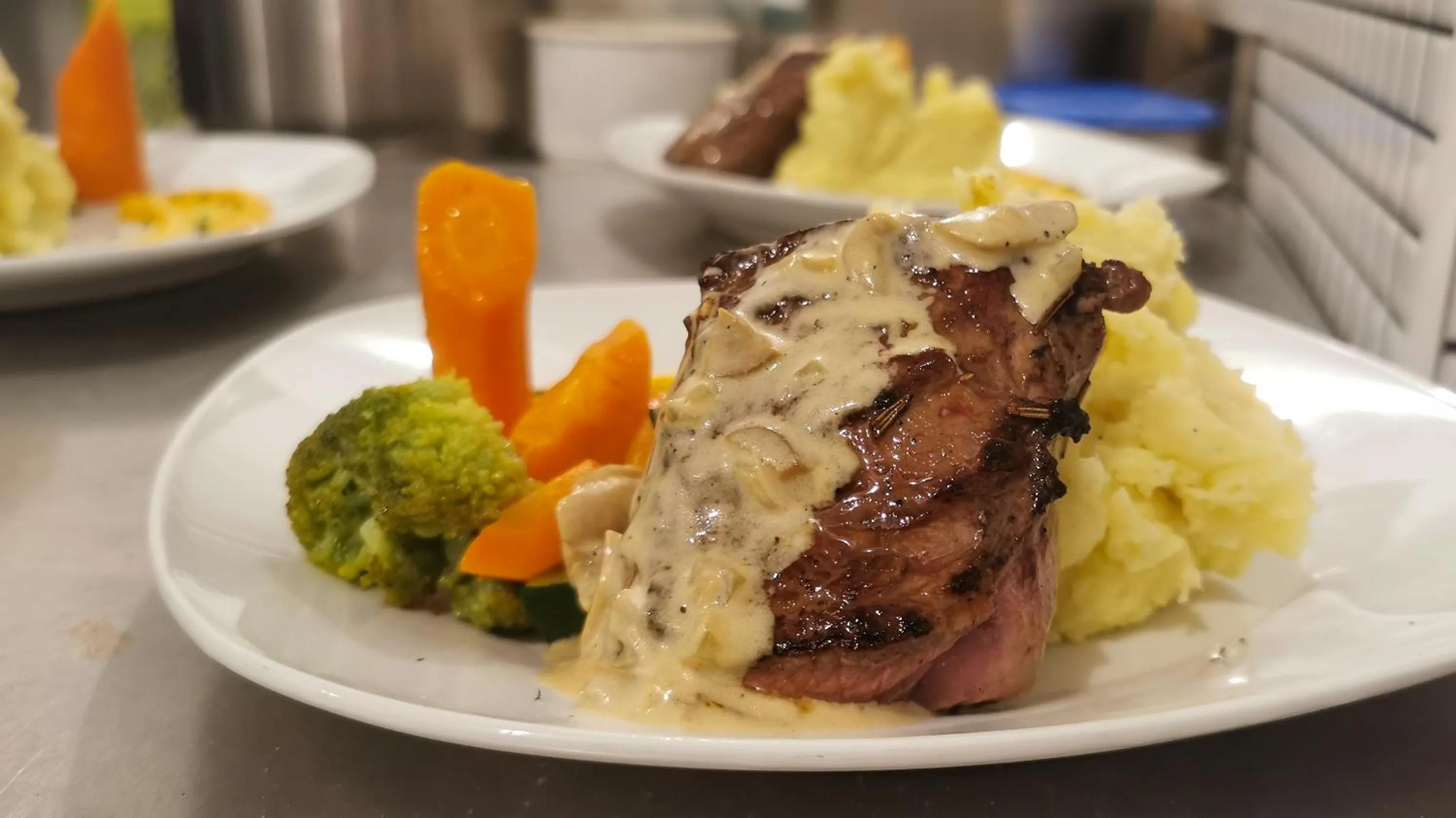 Restaurant/places to eat in Villa Malaika