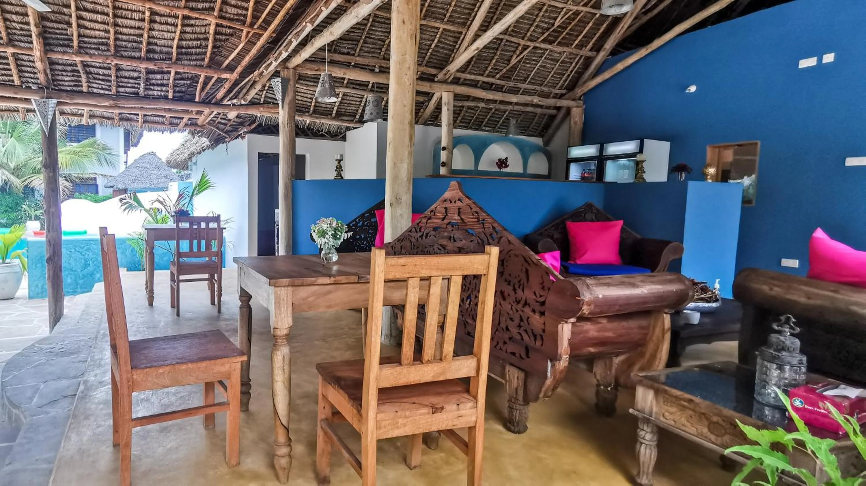 Restaurant/places to eat in Villa Malaika