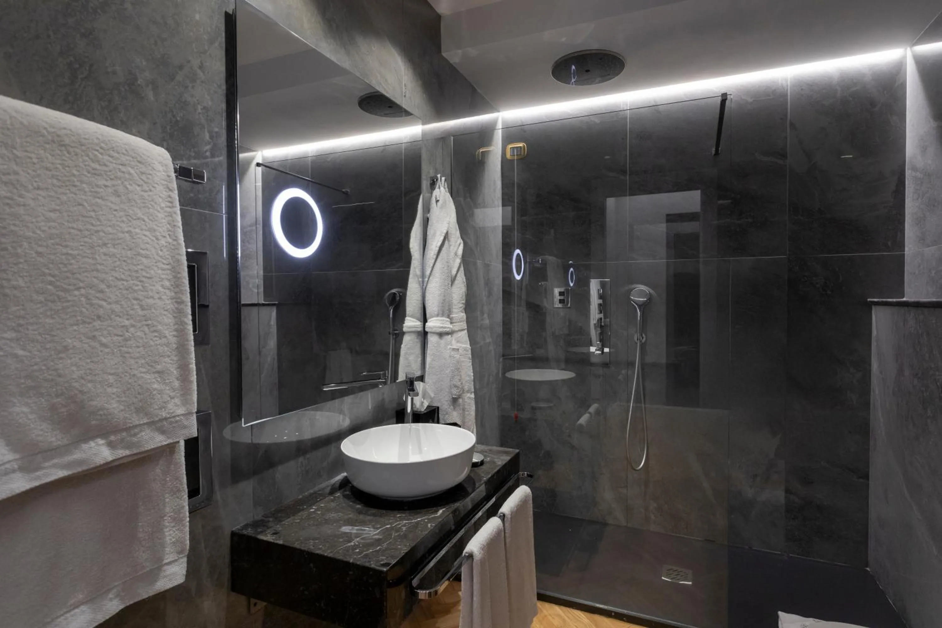 Bathroom in Grand Hotel Et Des Palmes