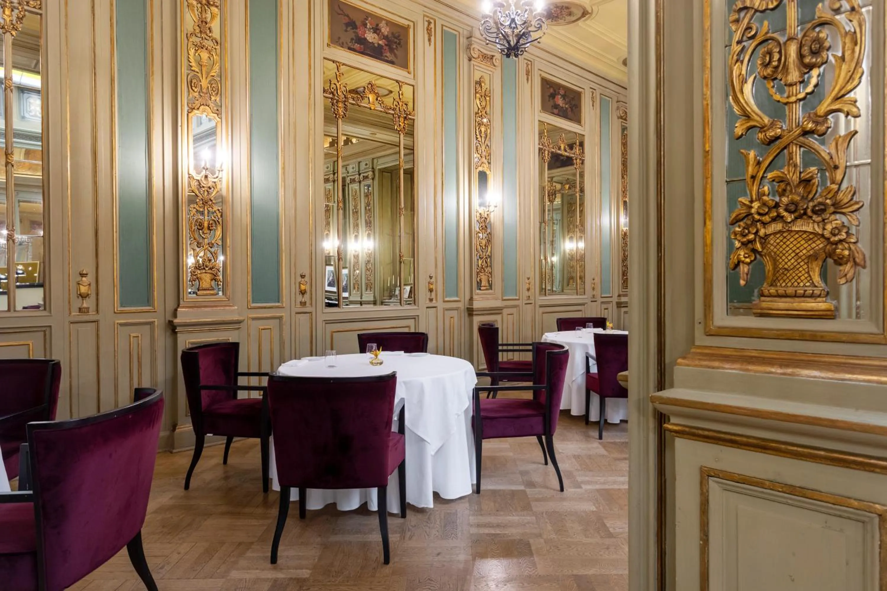 Restaurant/places to eat in Grand Hotel Et Des Palmes