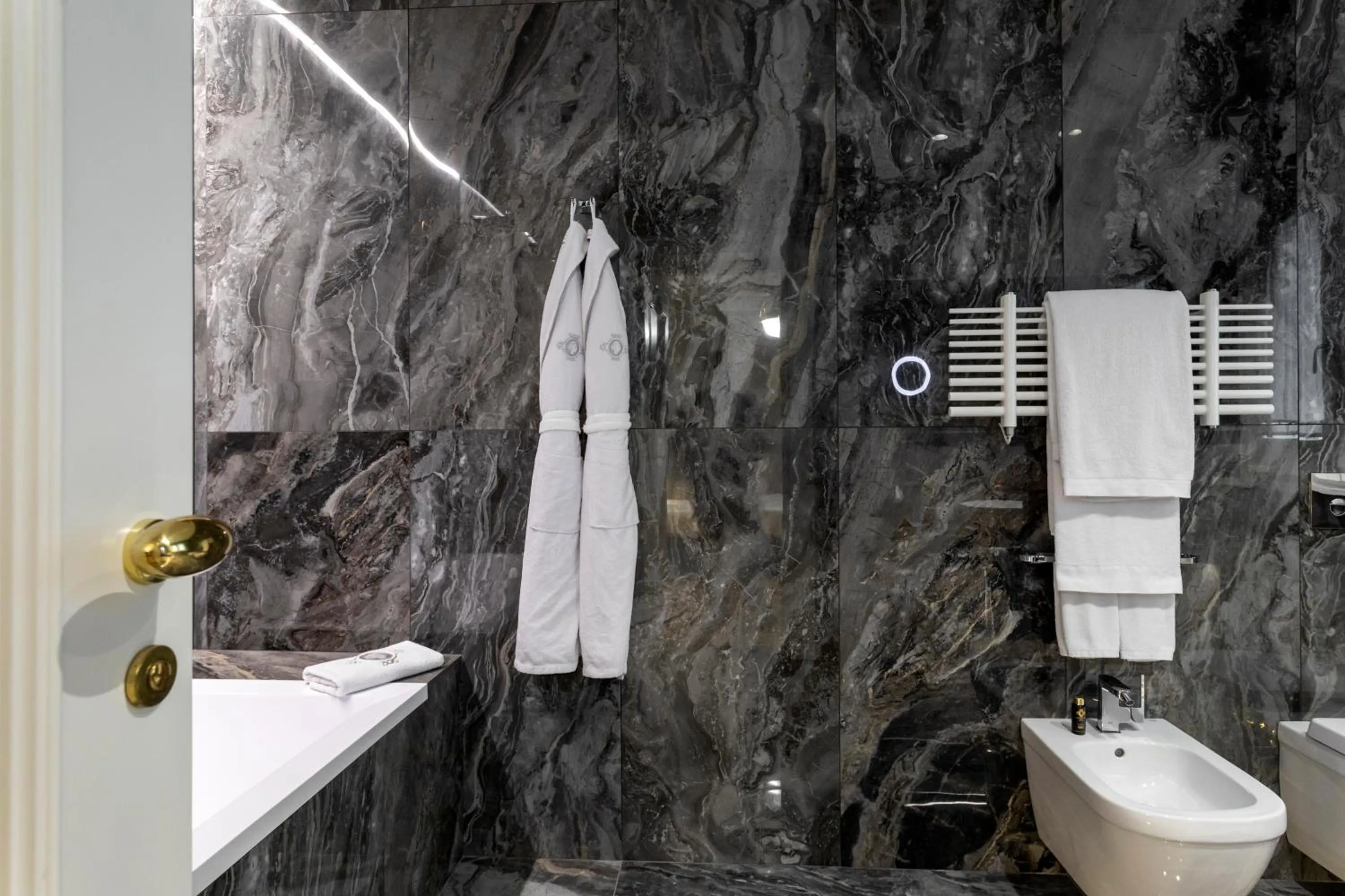 Bathroom in Grand Hotel Et Des Palmes