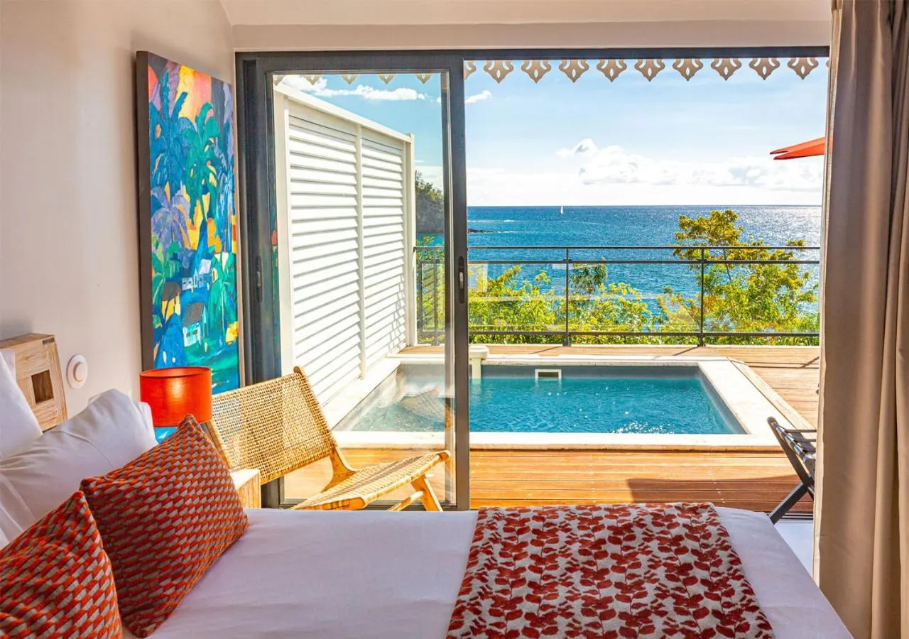 Bed in LES GALETS ROUGES LODGES & SPA