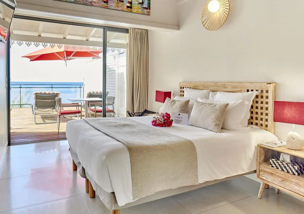 Deluxe Double or Twin Room with Sea View in LES GALETS ROUGES LODGES & SPA Deluxe Double or Twin Room with Sea View in LES GALETS ROUGES LODGES & SPA