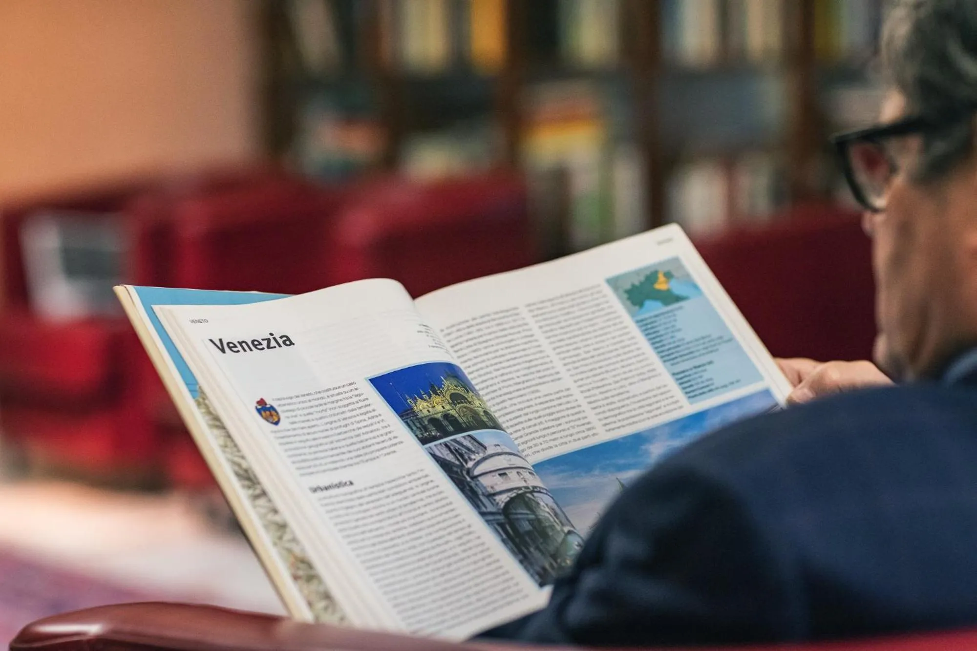 Library in Hotel Crystal