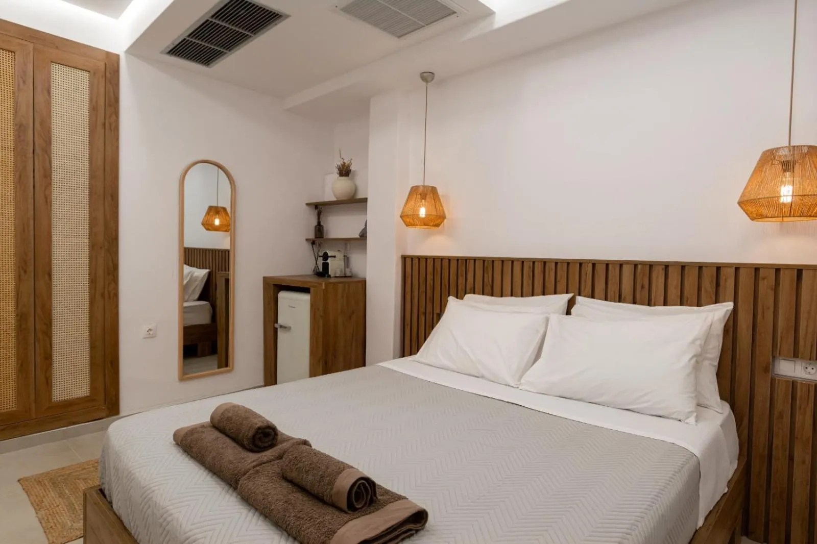 Bed in Oikia Suites Mykonos