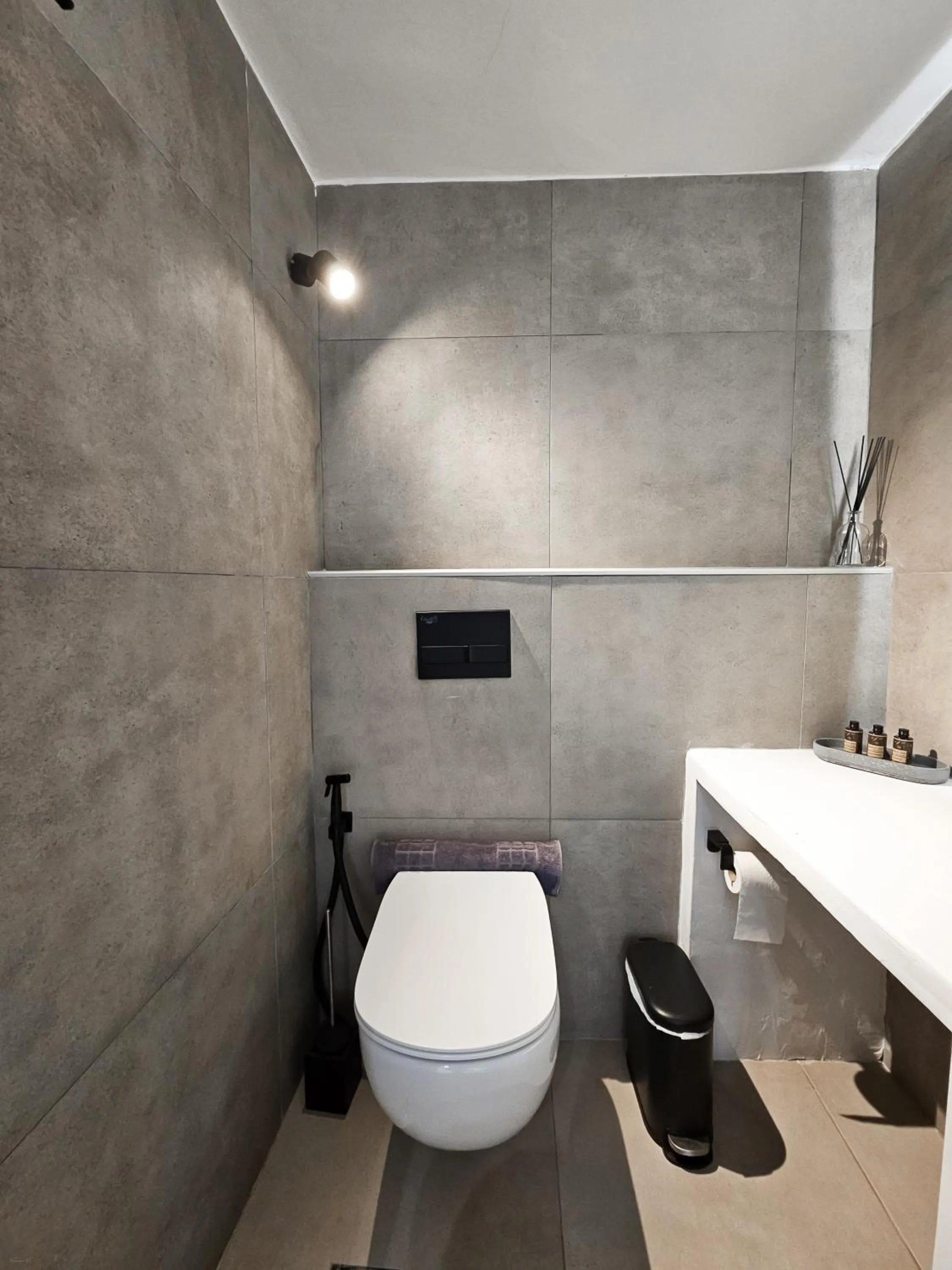 Toilet in Oikia Suites Mykonos