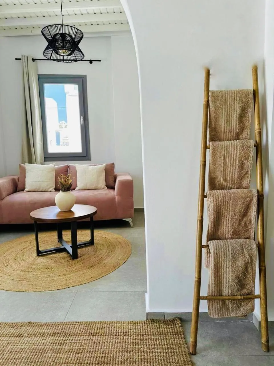 Living room in Oikia Suites Mykonos