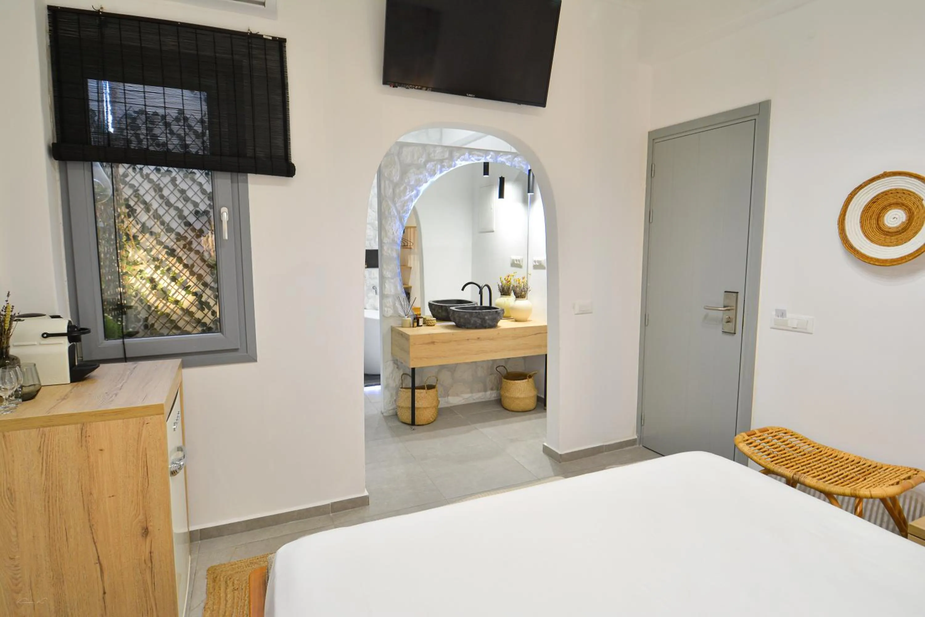 Bed in Oikia Suites Mykonos