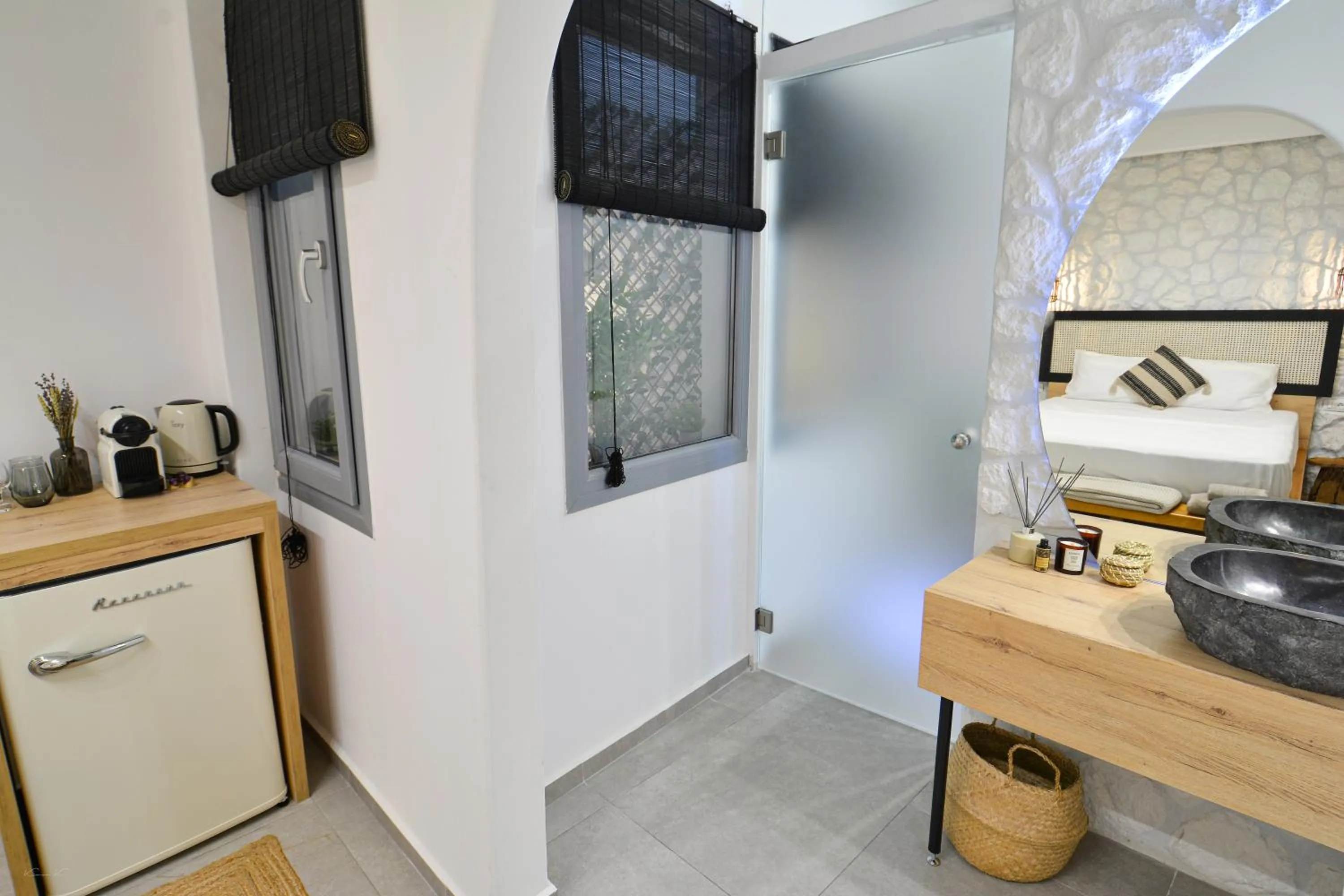 oven in Oikia Suites Mykonos