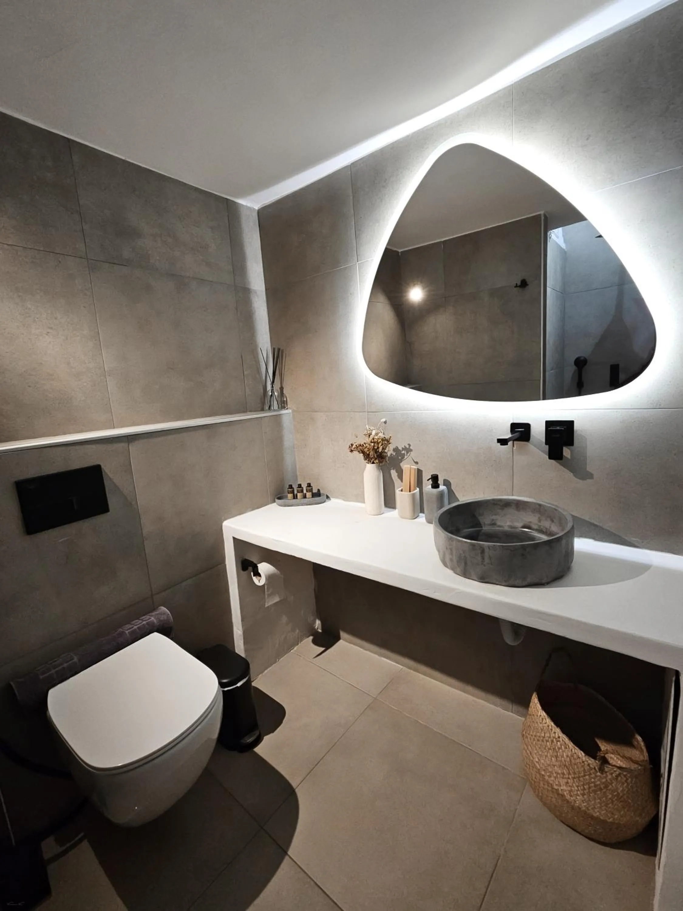 Toilet in Oikia Suites Mykonos