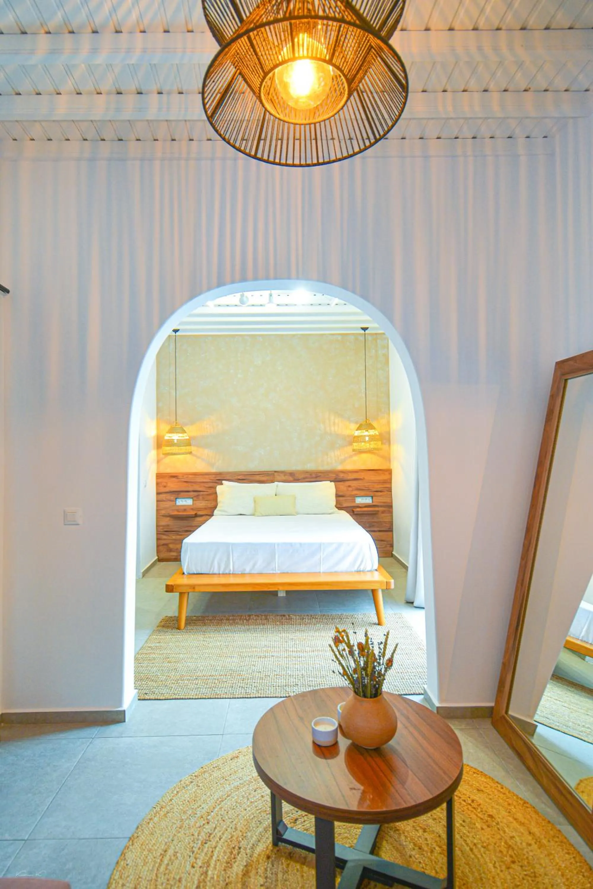 Photo of the whole room, Bed in Oikia Suites Mykonos